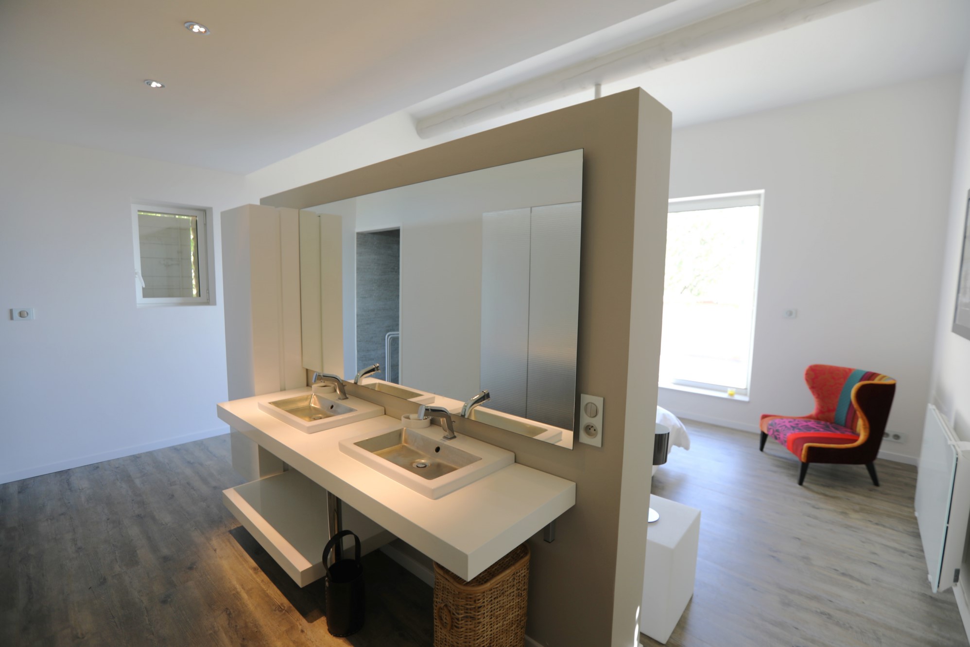 Superbe propriété de trois habitations, avec piscine, à vendre face au Luberon   