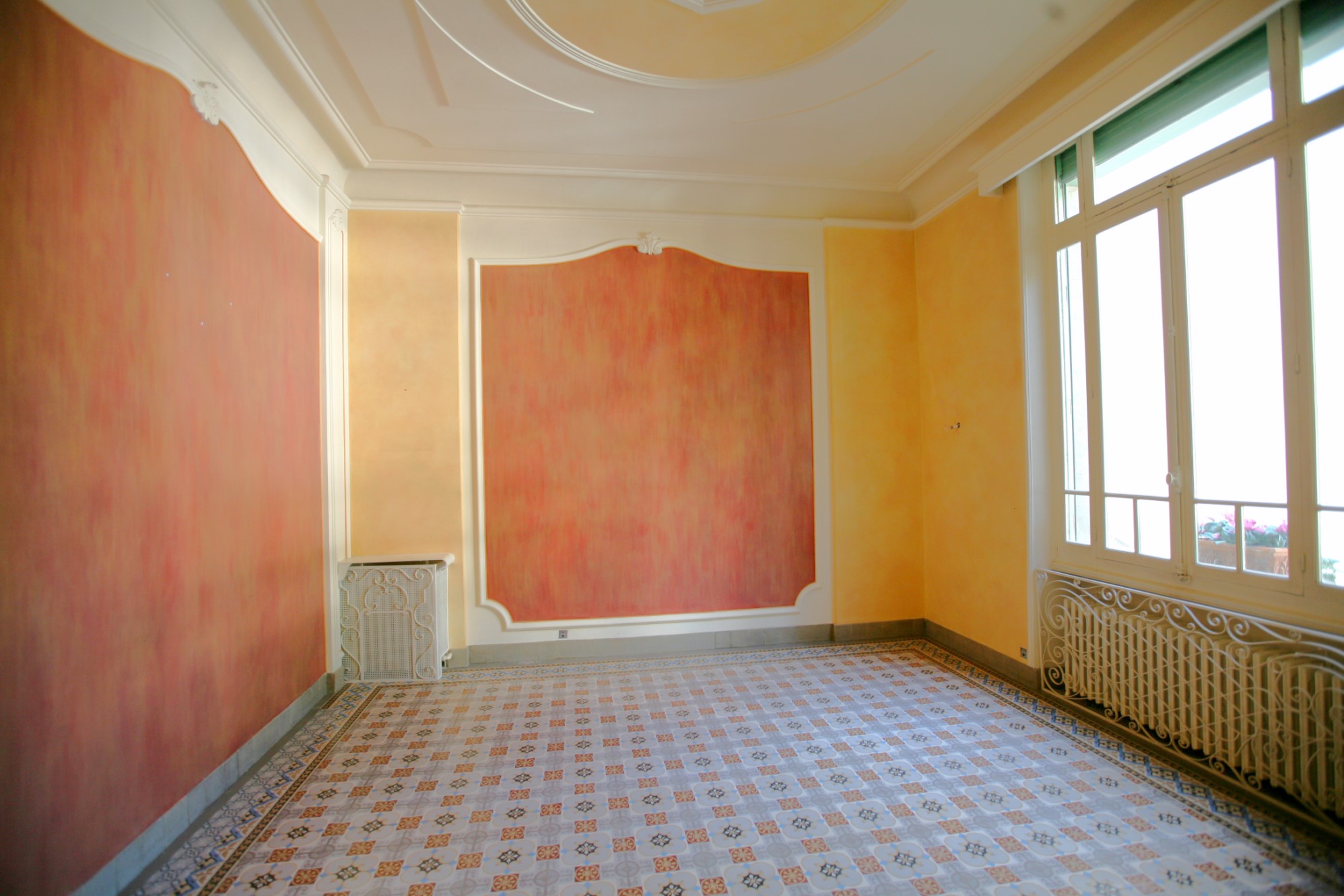 A vendre en Luberon,   vaste hôtel particulier avec jardin privatif  