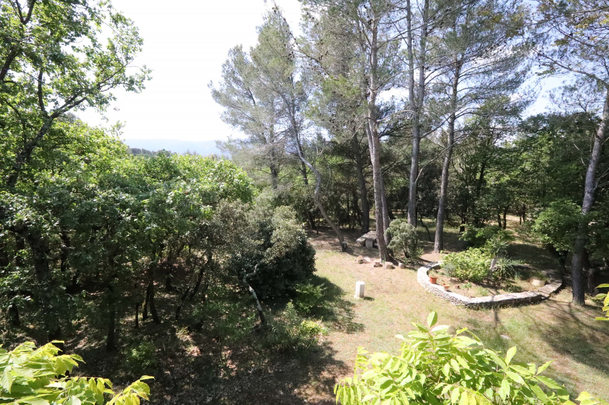 Proche Ménerbes, Roussillon et Gordes, propriété à vendre   