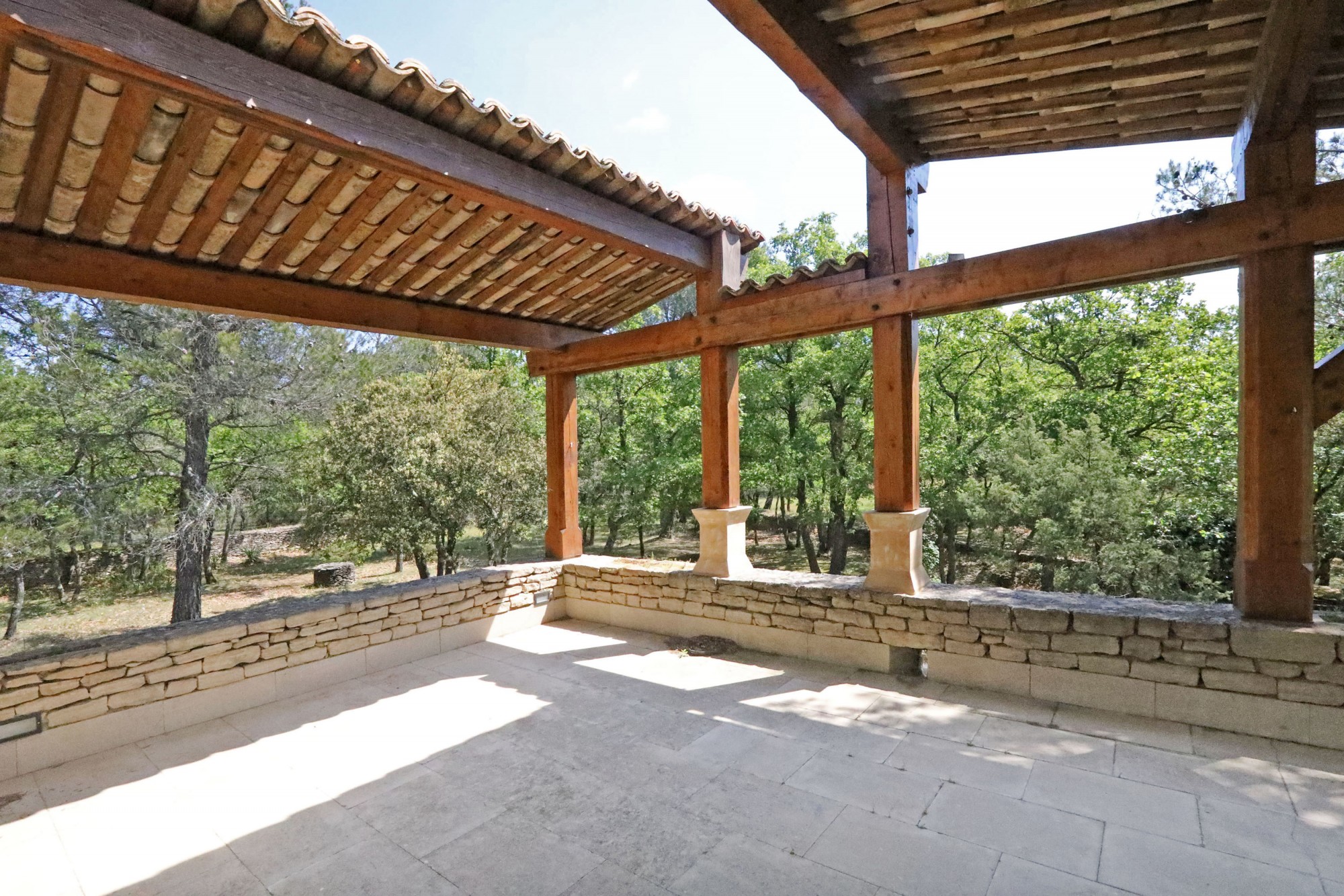 Proche Ménerbes, Roussillon et Gordes, propriété à vendre   