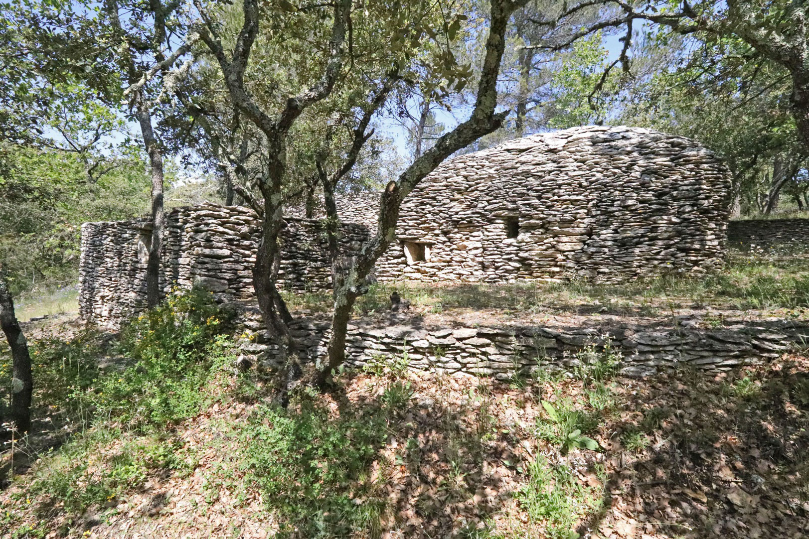 Proche Ménerbes, Roussillon et Gordes, propriété à vendre   