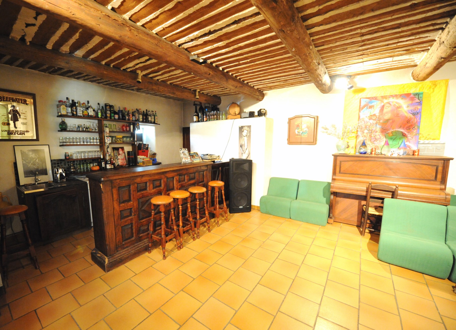 A vendre aux portes du Luberon, beau mas en pierres restauré et agrandi   