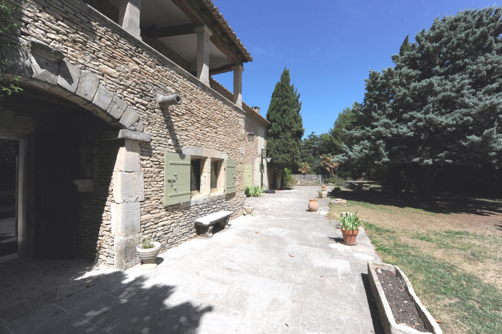 A vendre aux portes du Luberon, beau mas en pierres restauré et agrandi   
