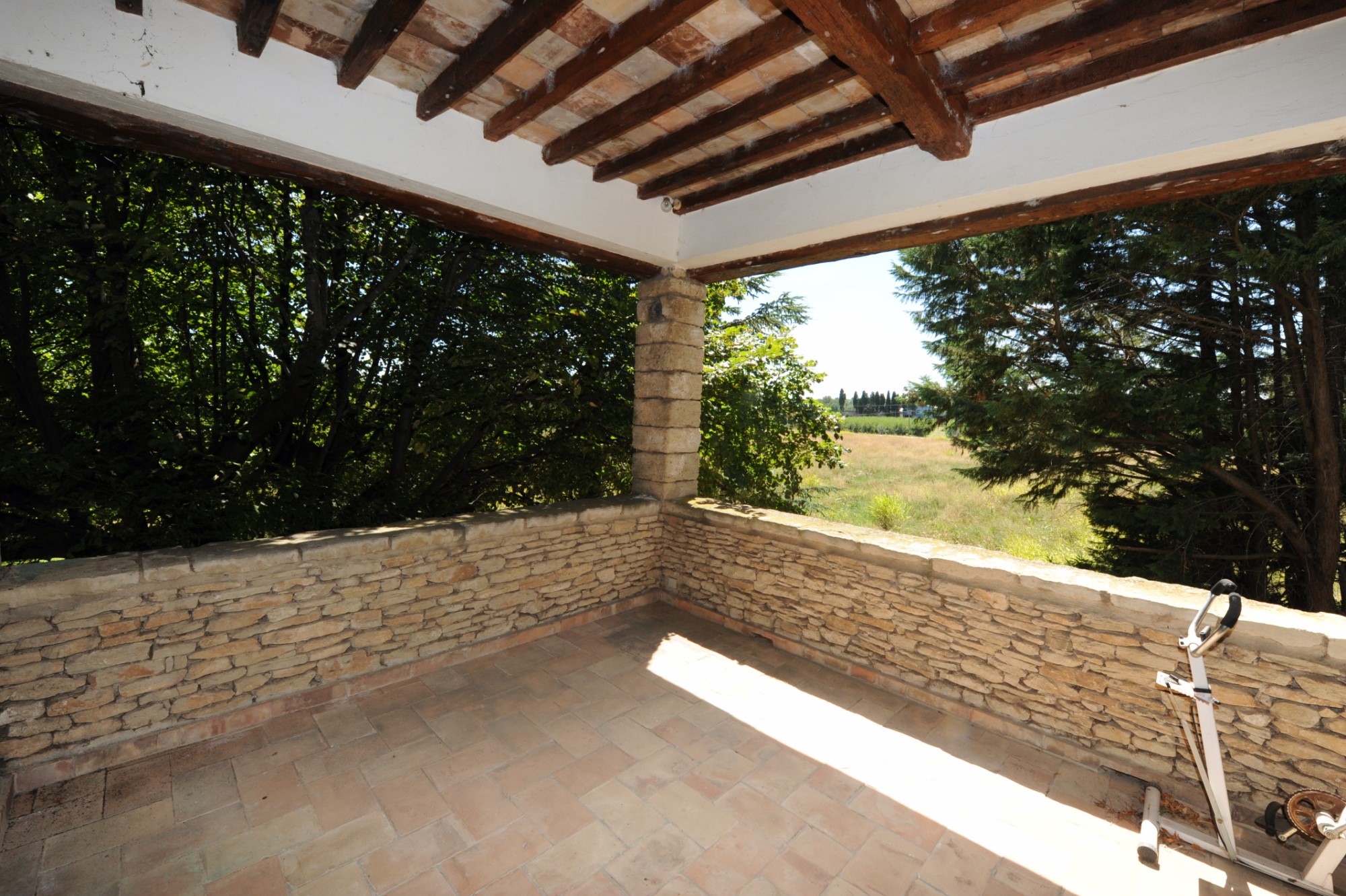 A vendre aux portes du Luberon, beau mas en pierres restauré et agrandi   