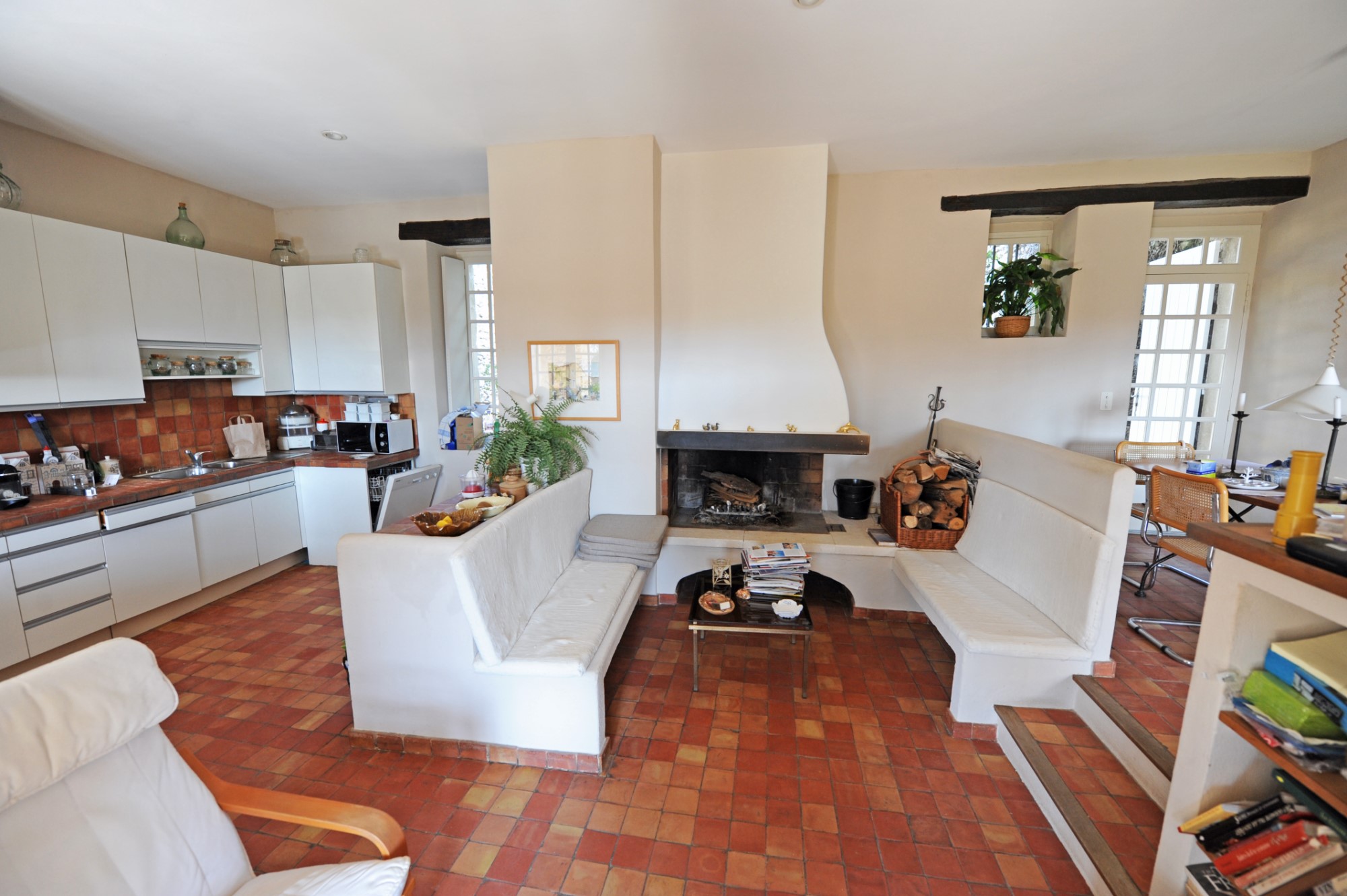 A vendre à Gordes, maison de charme avec piscine et vues   