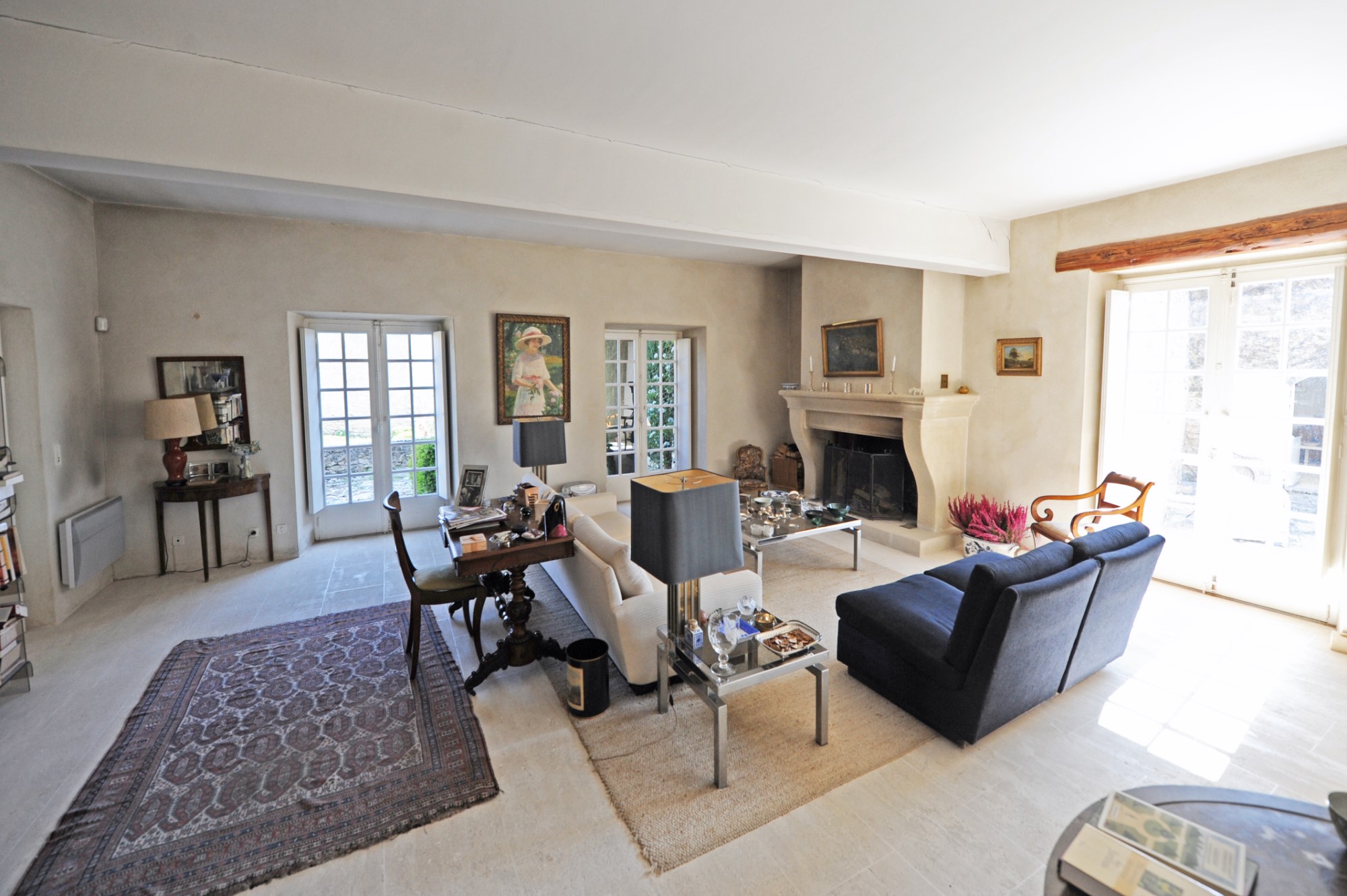 A vendre à Gordes, maison de charme avec piscine et vues   