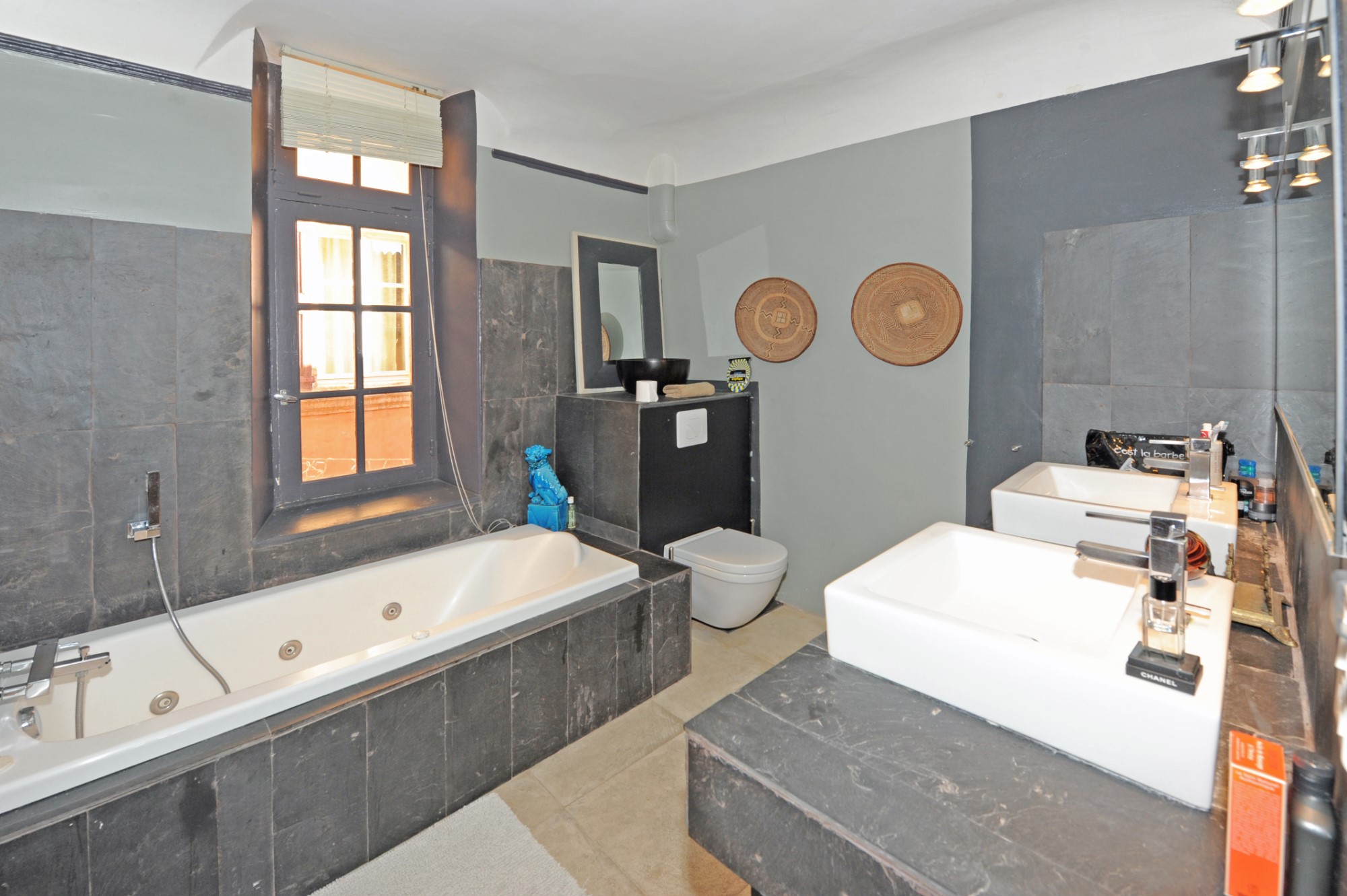 A vendre en Luberon, propriété de village avec vue et piscine    