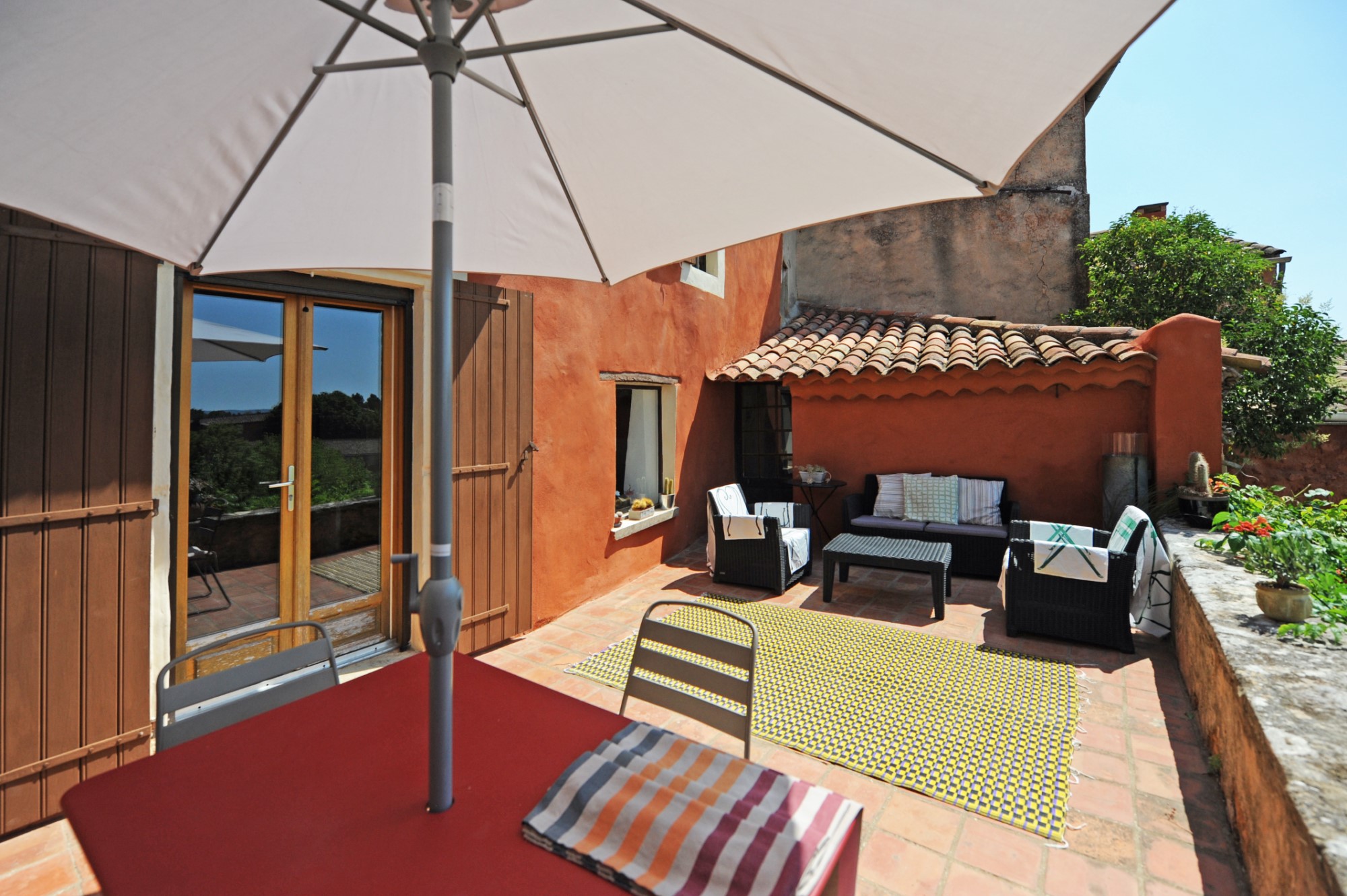 A vendre en Luberon, propriété de village avec vue et piscine    