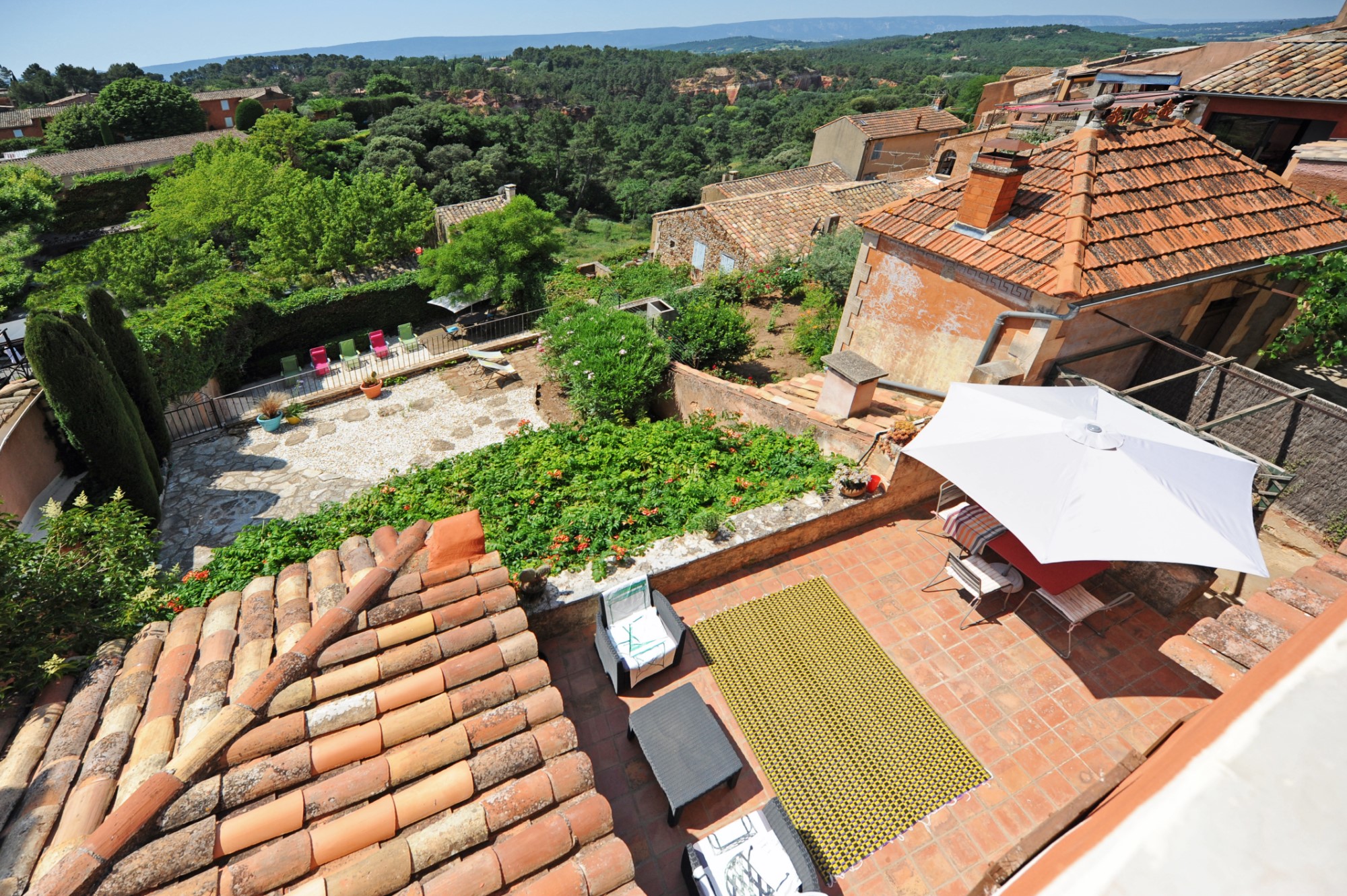 A vendre en Luberon, propriété de village avec vue et piscine    