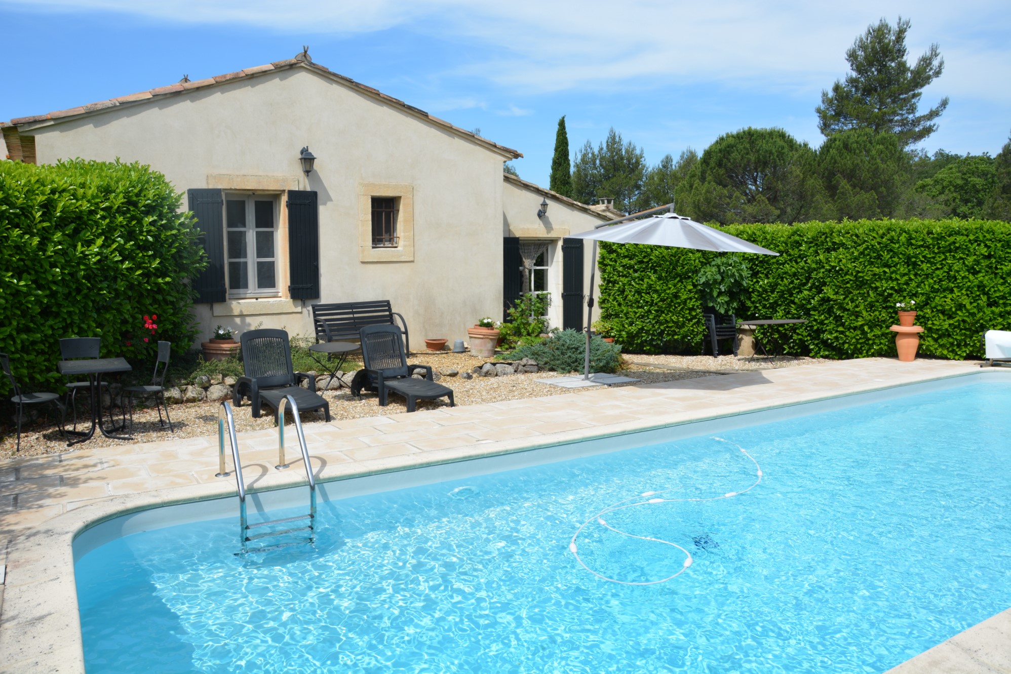 Villa moderne avec piscine à vendre dans le Parc du Luberon   