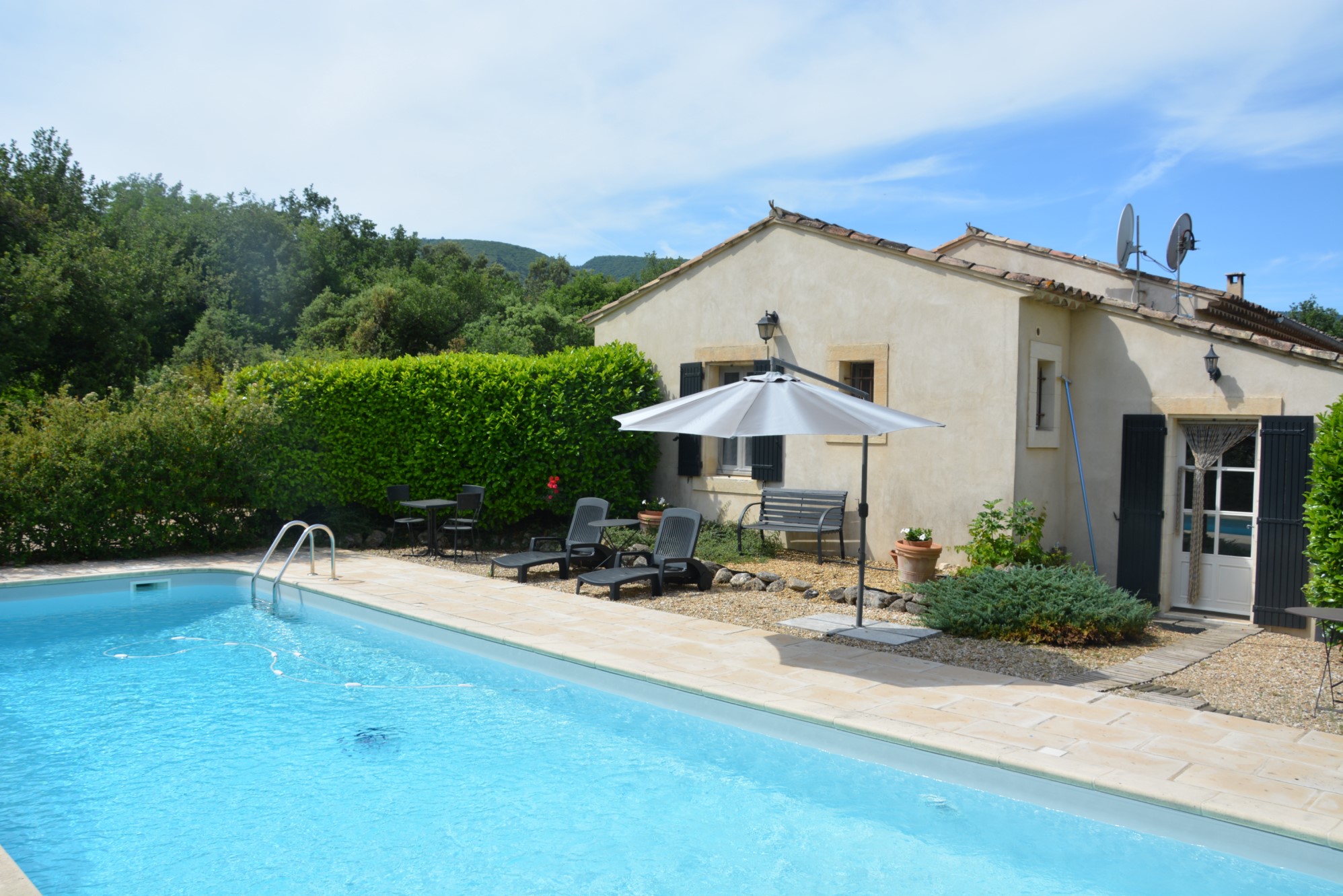 Villa moderne avec piscine à vendre dans le Parc du Luberon   