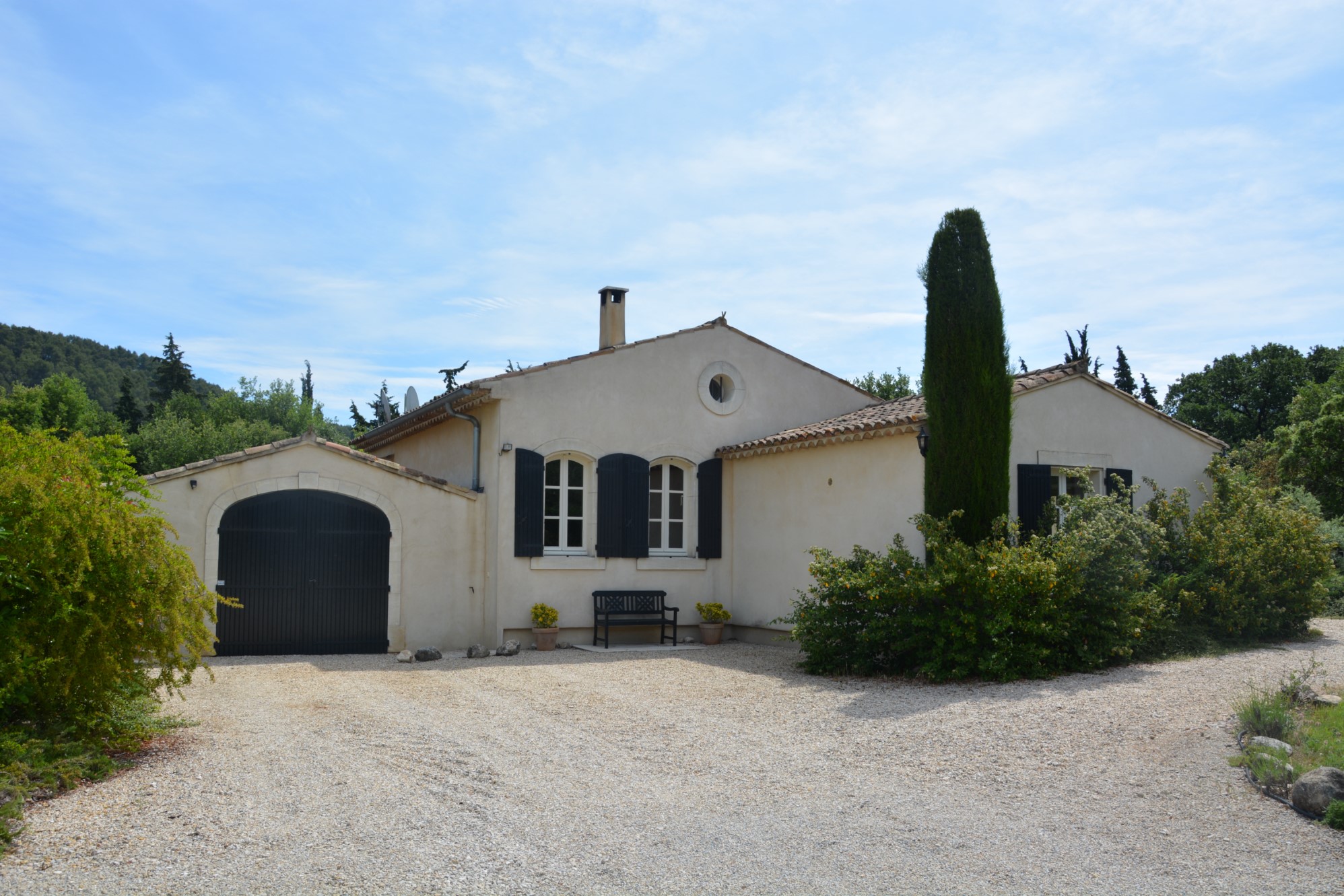 Villa moderne avec piscine à vendre dans le Parc du Luberon   