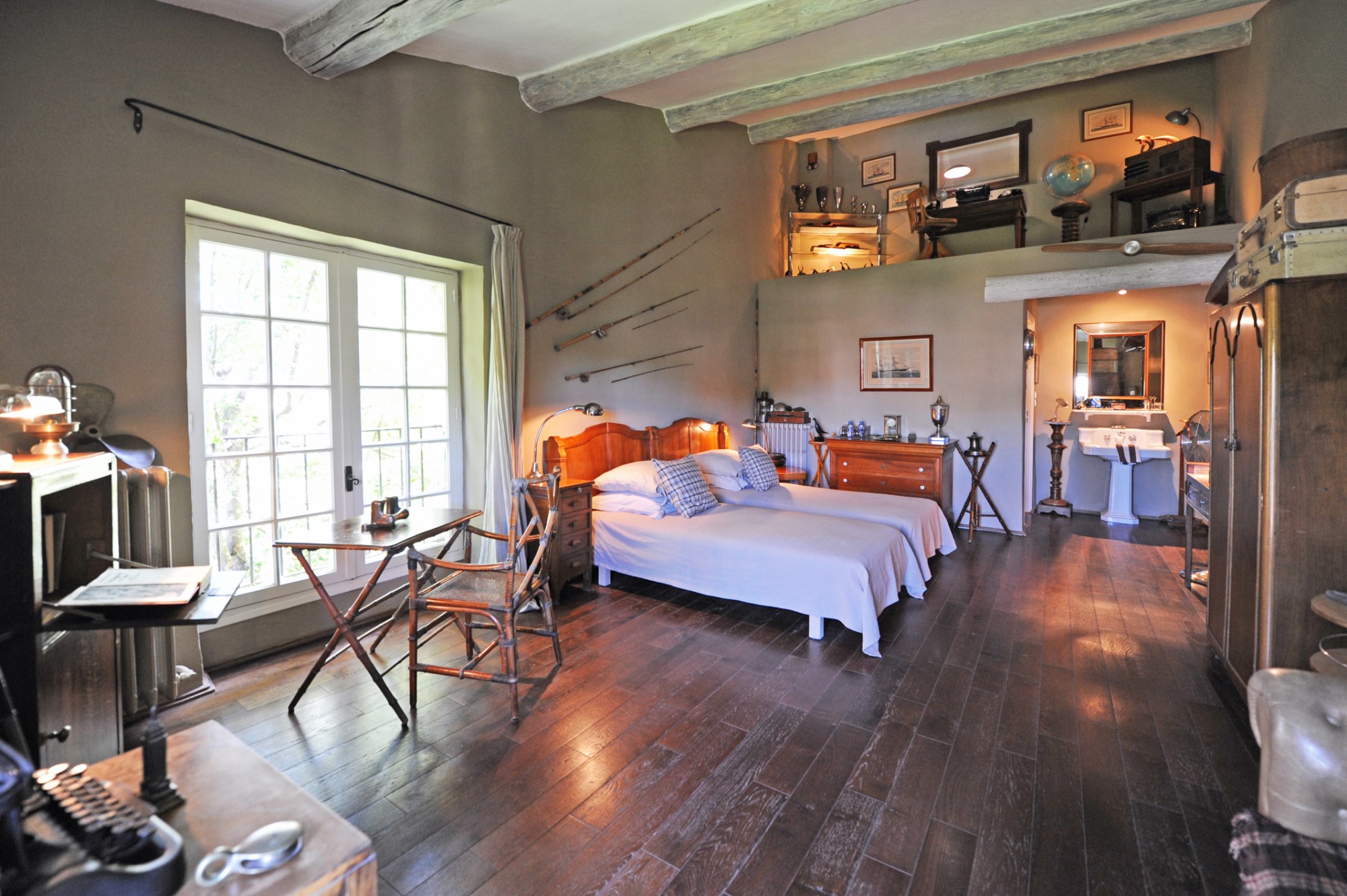Élégante bastide de village du 18ème, avec dépendances et piscine, à vendre en Provence   
