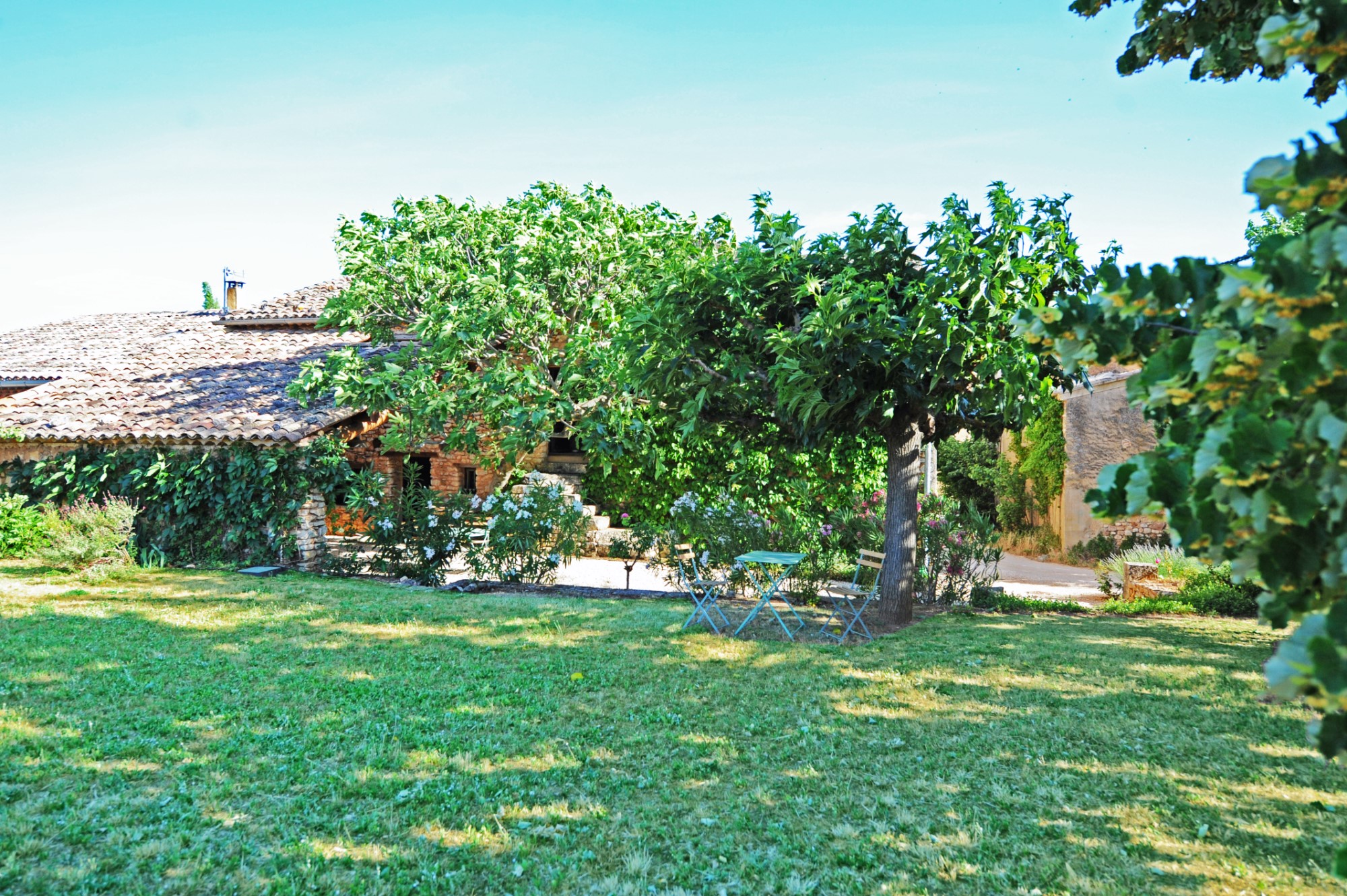 Grande maison 18ème en pierres en Luberon