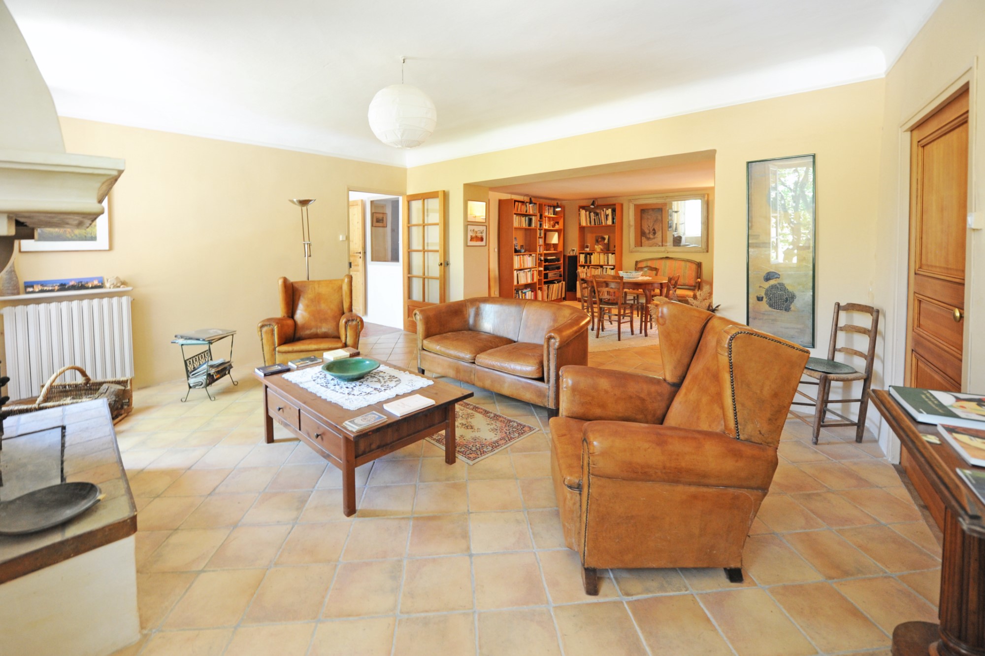 Roussillon, grande maison de hameau 18ème avec dépendances