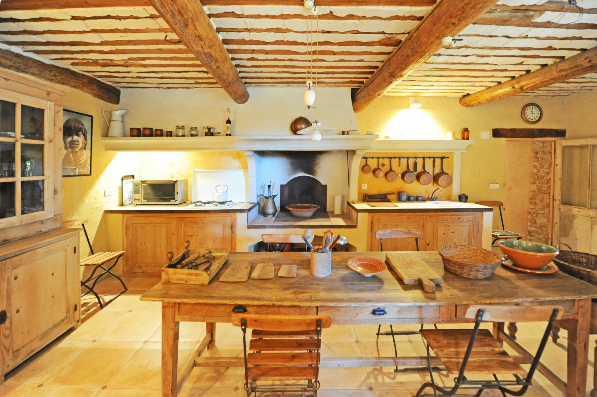 Roussillon, grande maison de hameau 18ème avec dépendances