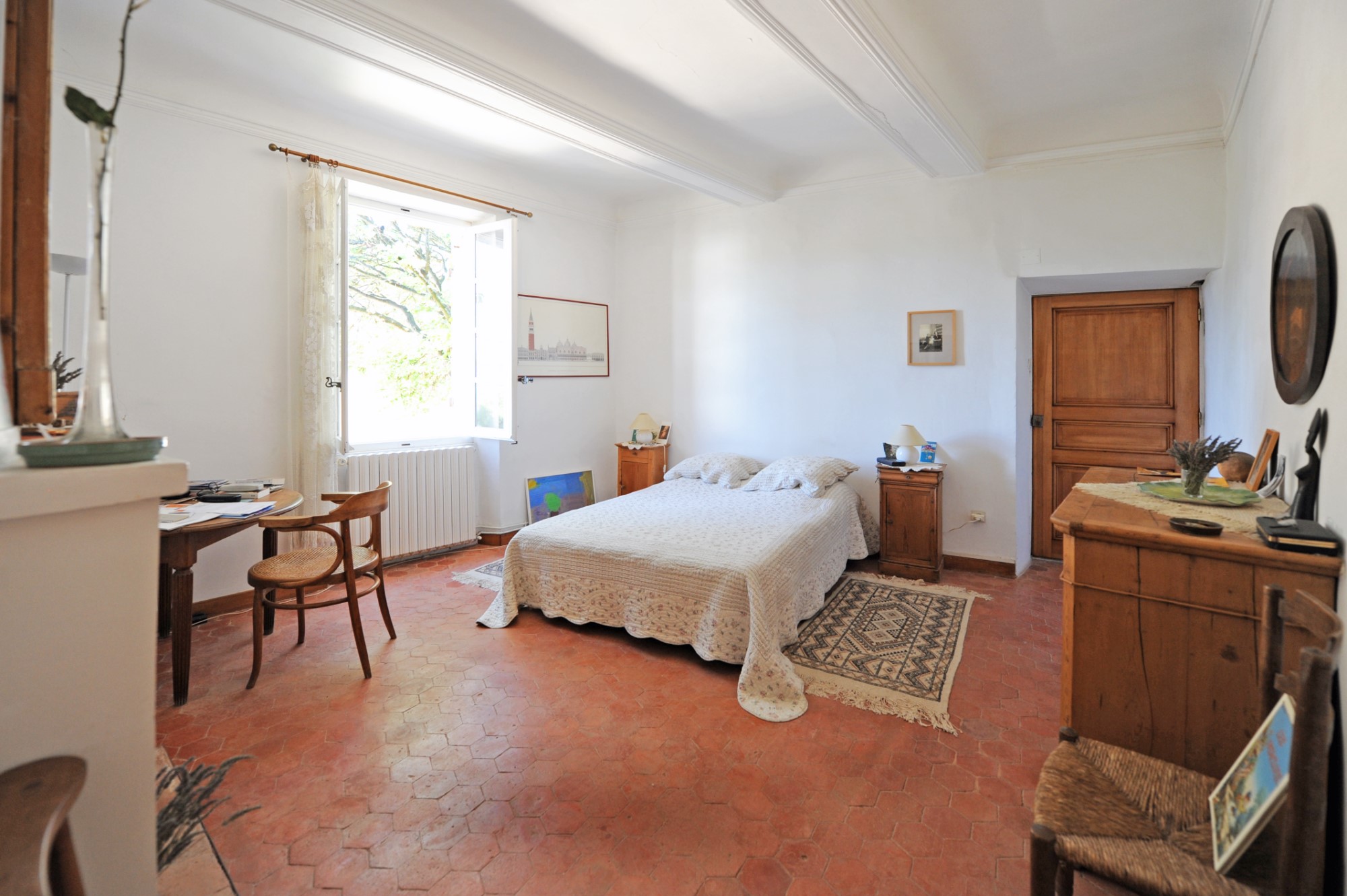 Roussillon, grande maison de hameau 18ème avec dépendances