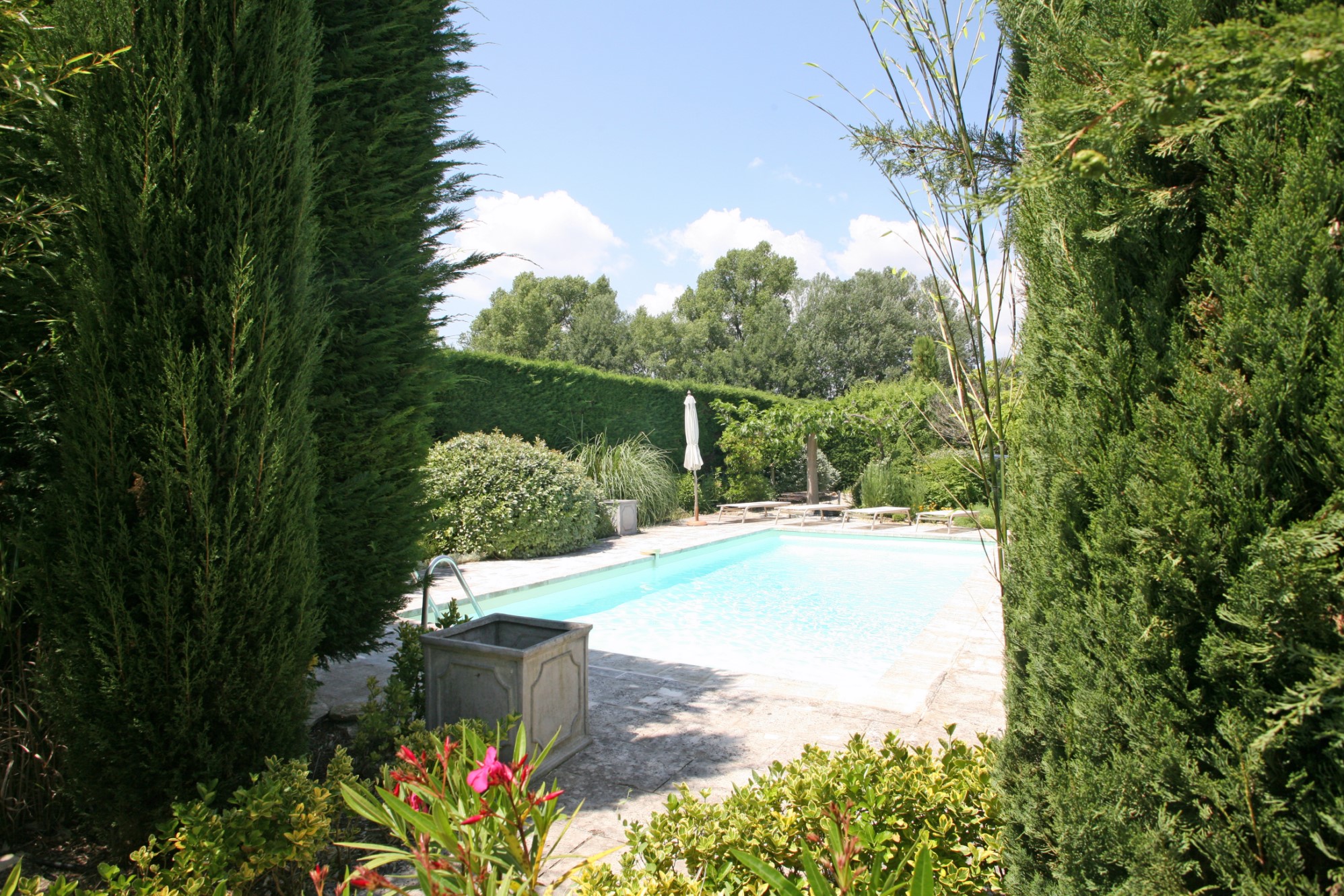 Maison de hameau avec jardin et piscine, à vendre à Gordes   
