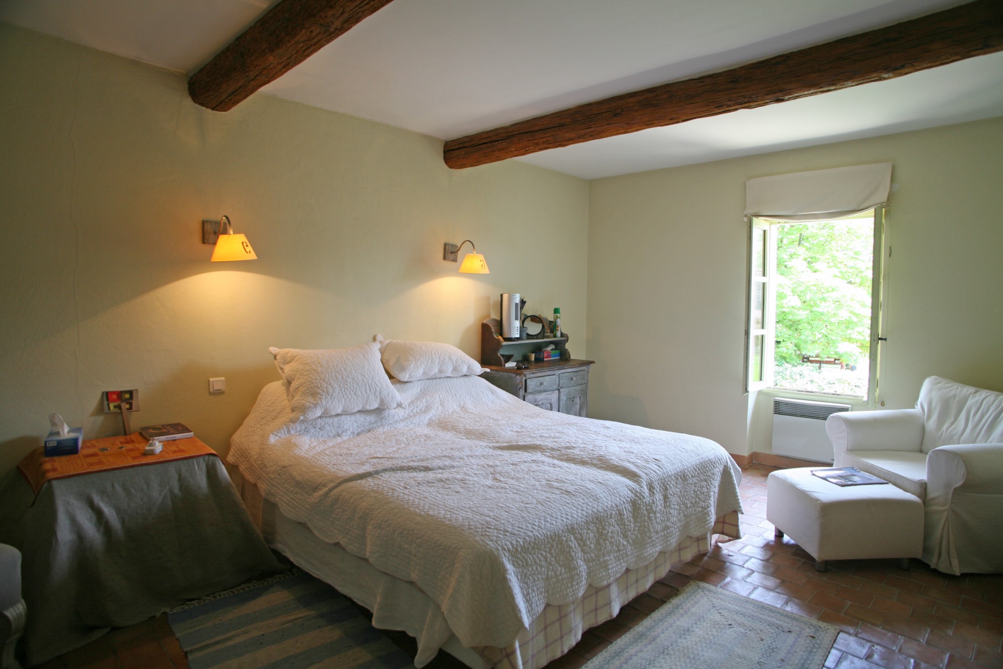 Maison de hameau avec jardin et piscine, à vendre à Gordes   