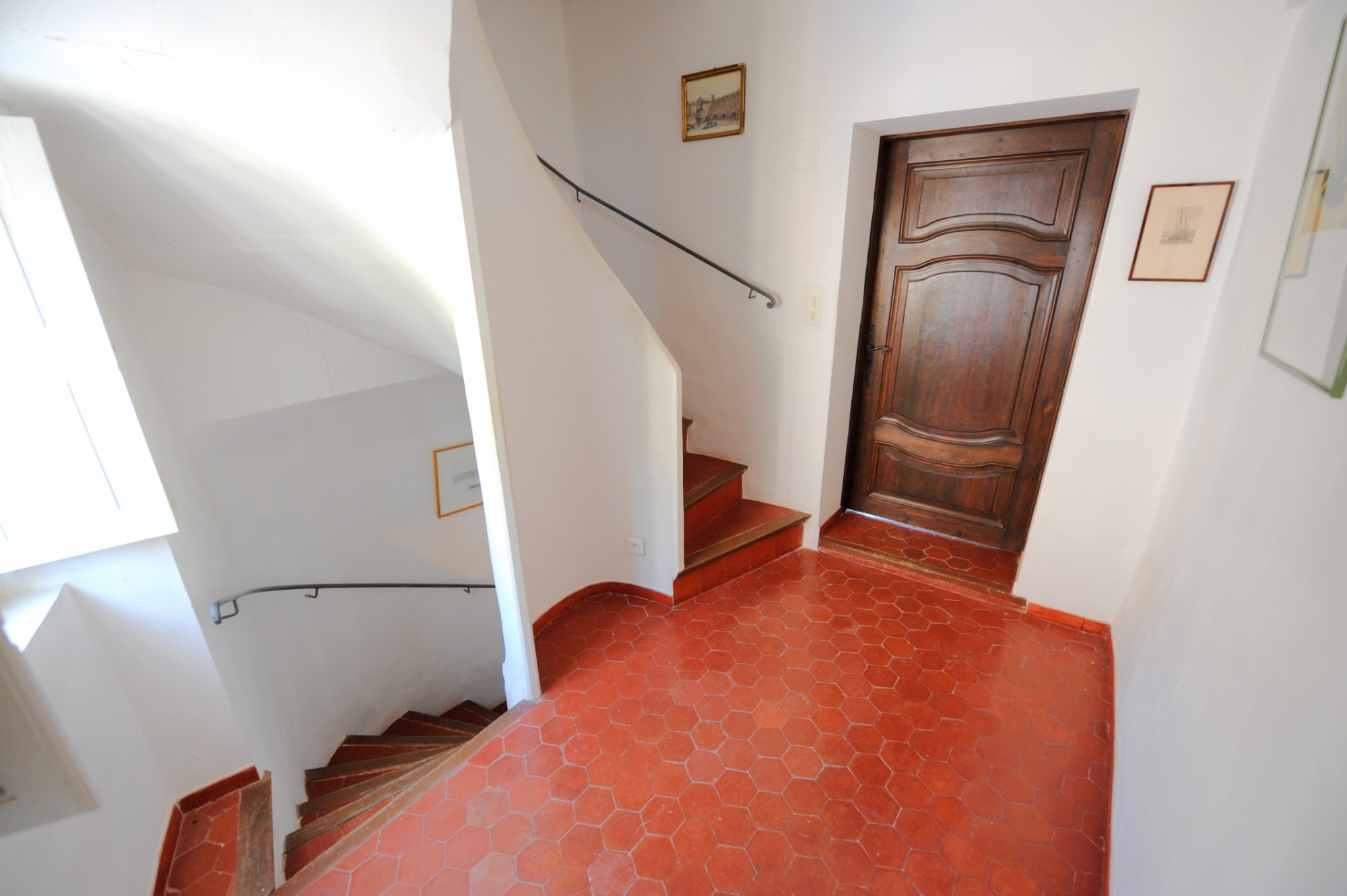 Maison de village plein sud face au Luberon, à vendre à Roussillon   