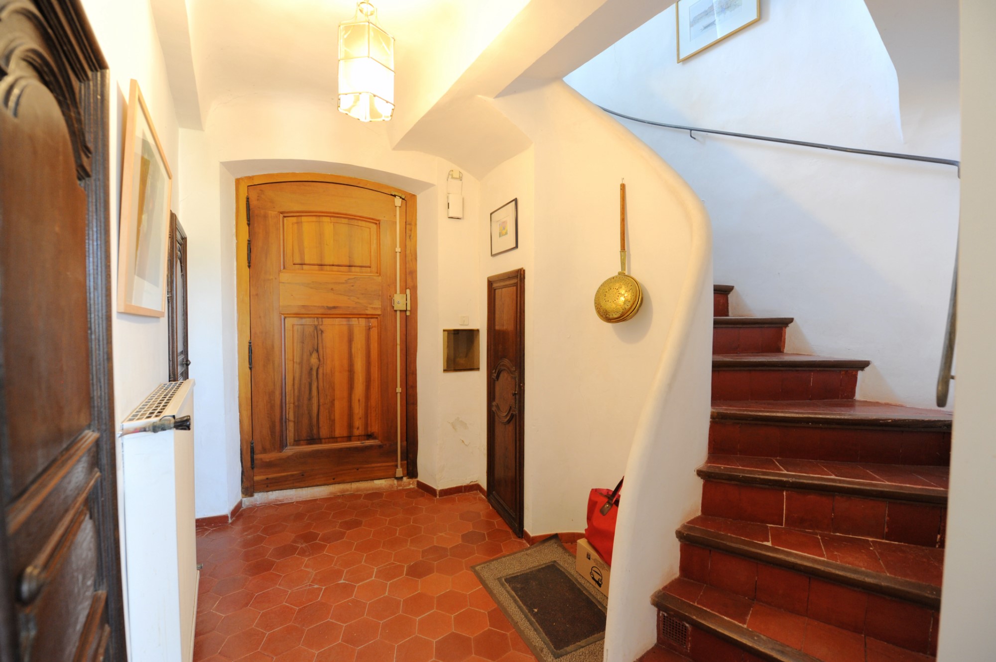 Maison de village plein sud face au Luberon, à vendre à Roussillon   