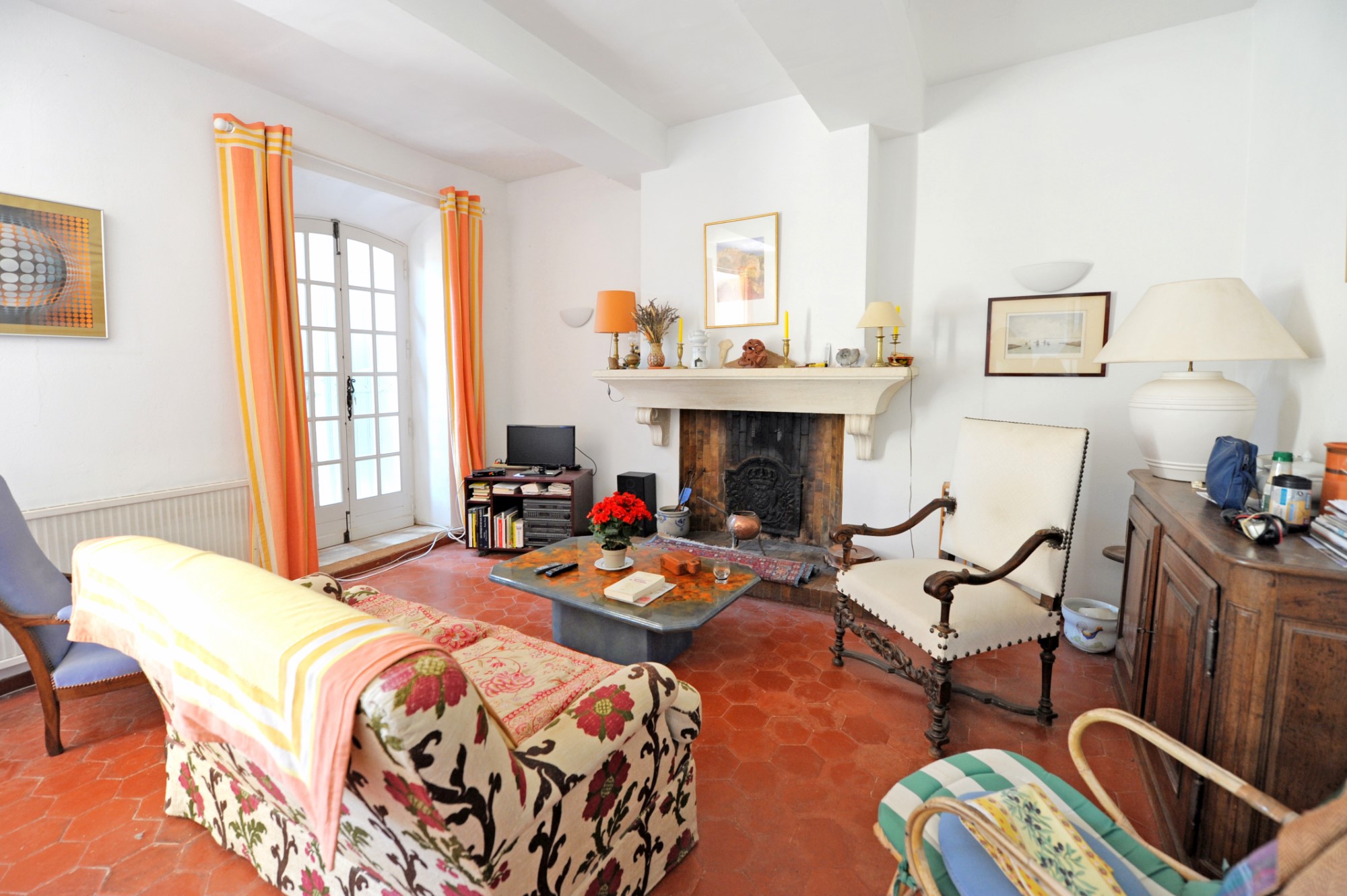 Maison de village plein sud face au Luberon, à vendre à Roussillon   
