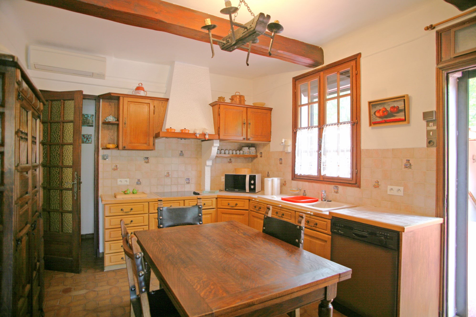 A vendre à Roussillon, maison de village avec piscine sur belle parcelle   