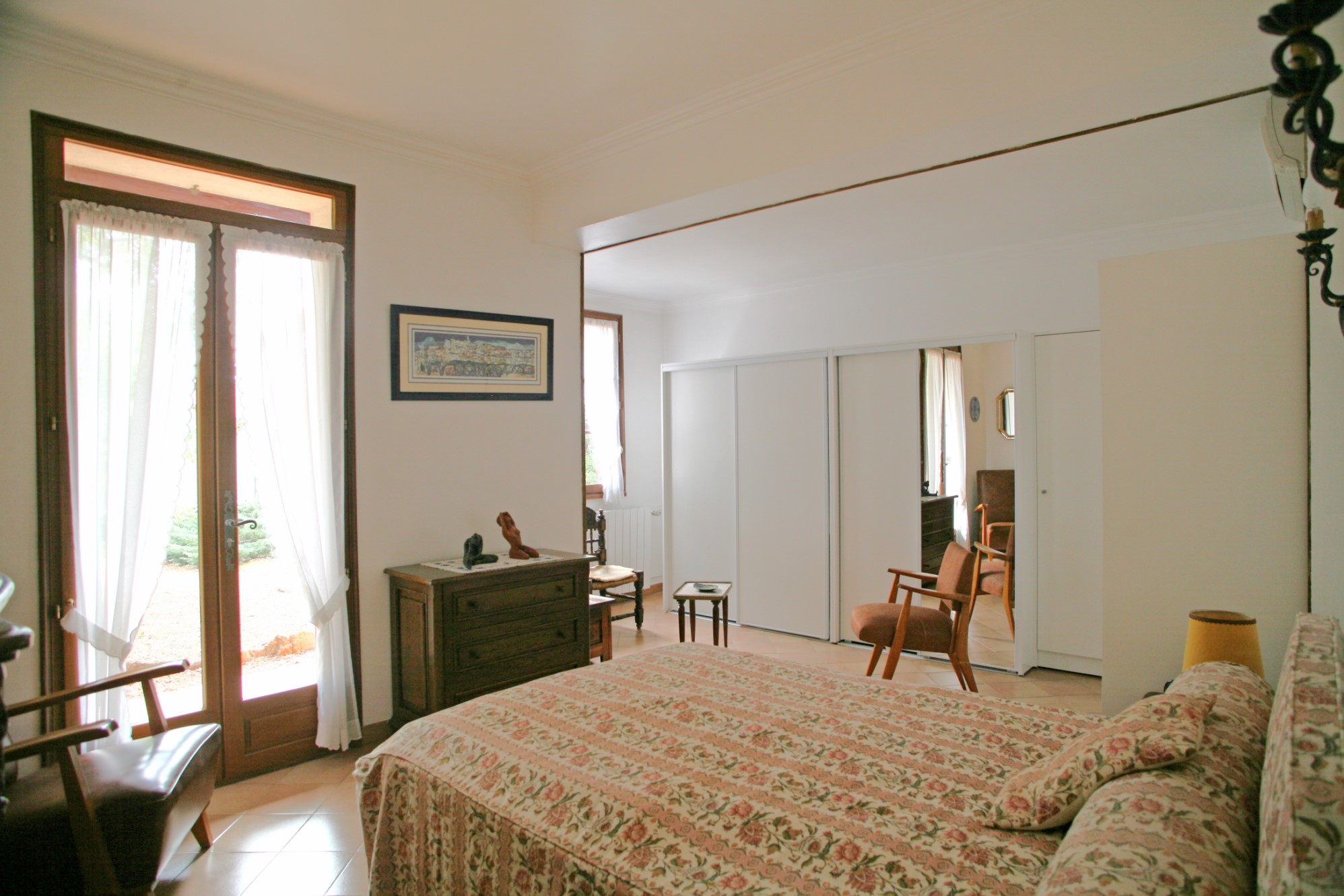 A vendre à Roussillon, maison de village avec piscine sur belle parcelle   