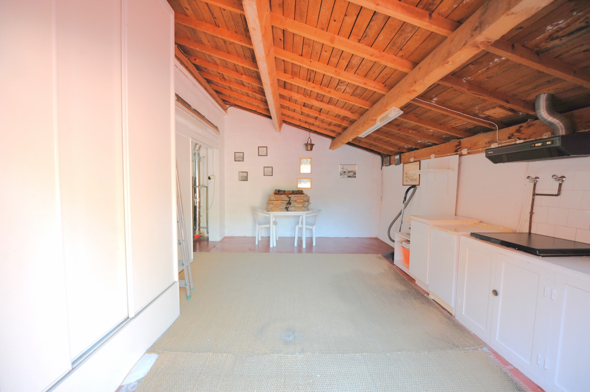A vendre à Roussillon, maison de village avec piscine sur belle parcelle   