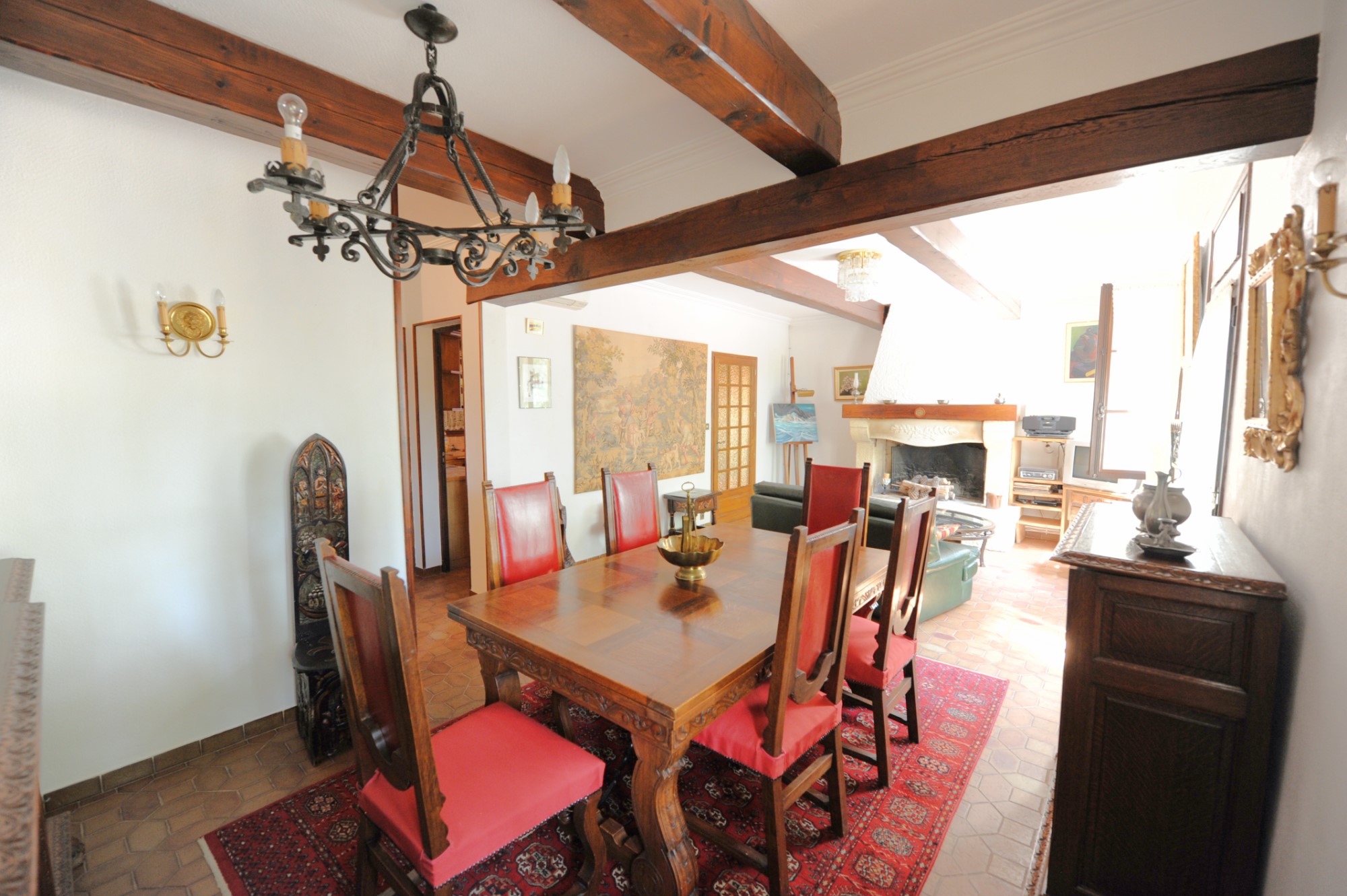 A vendre à Roussillon, maison de village avec piscine sur belle parcelle   