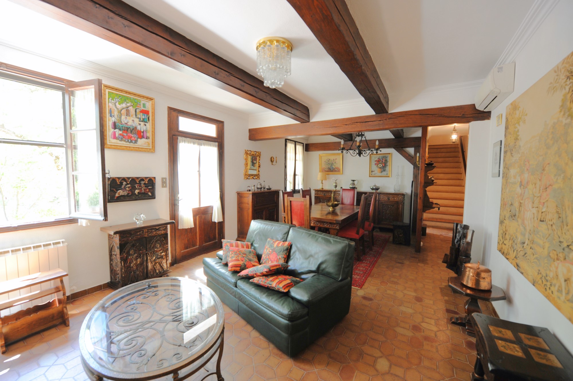 A vendre à Roussillon, maison de village avec piscine sur belle parcelle   