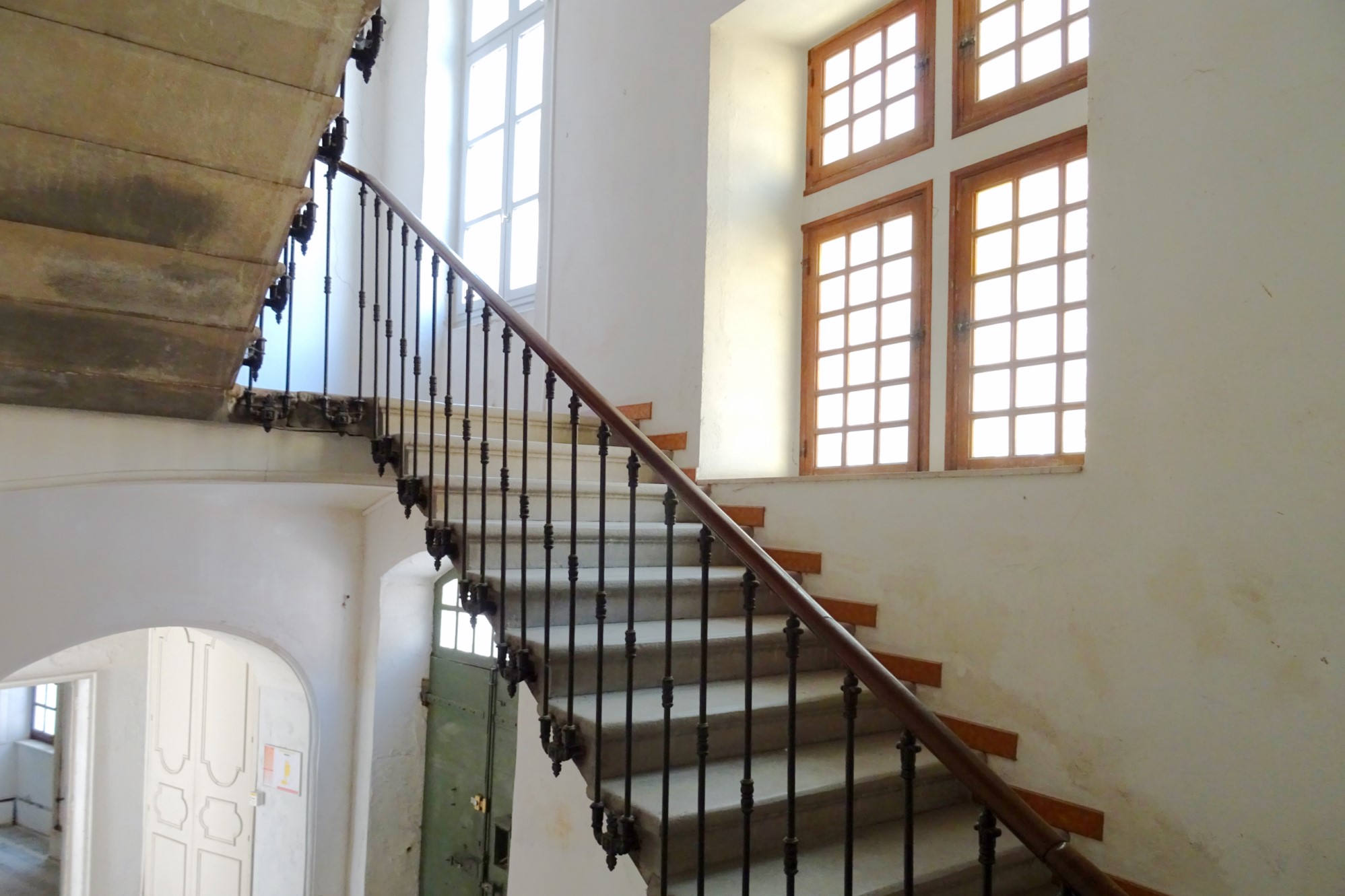 à Pont-Saint-Esprit, hôtel particulier dans quartier historique    
