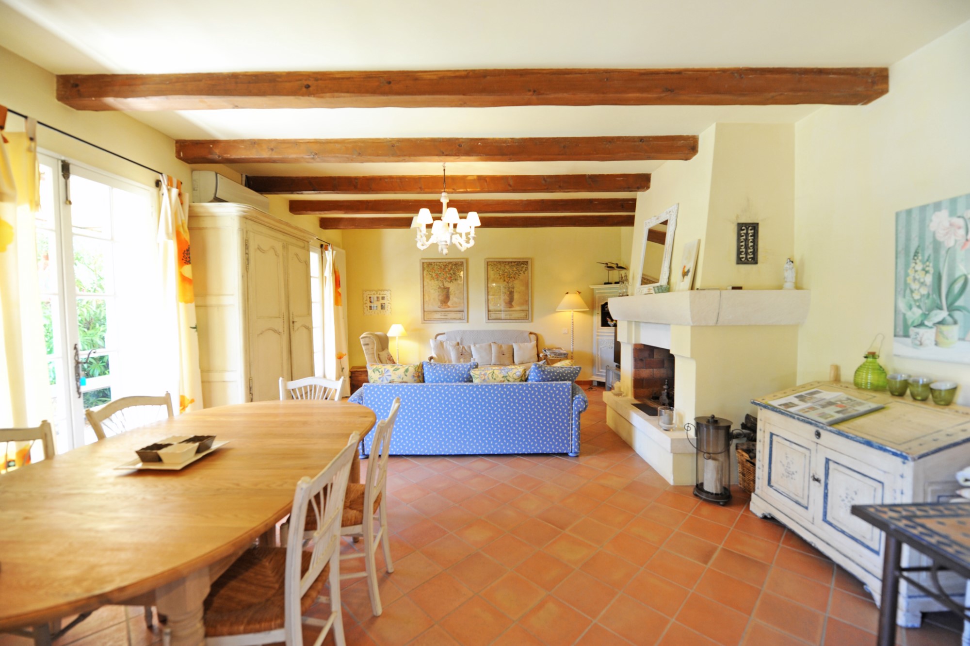 A vendre à Ménerbes, belle villa de plain-pied avec piscine   
