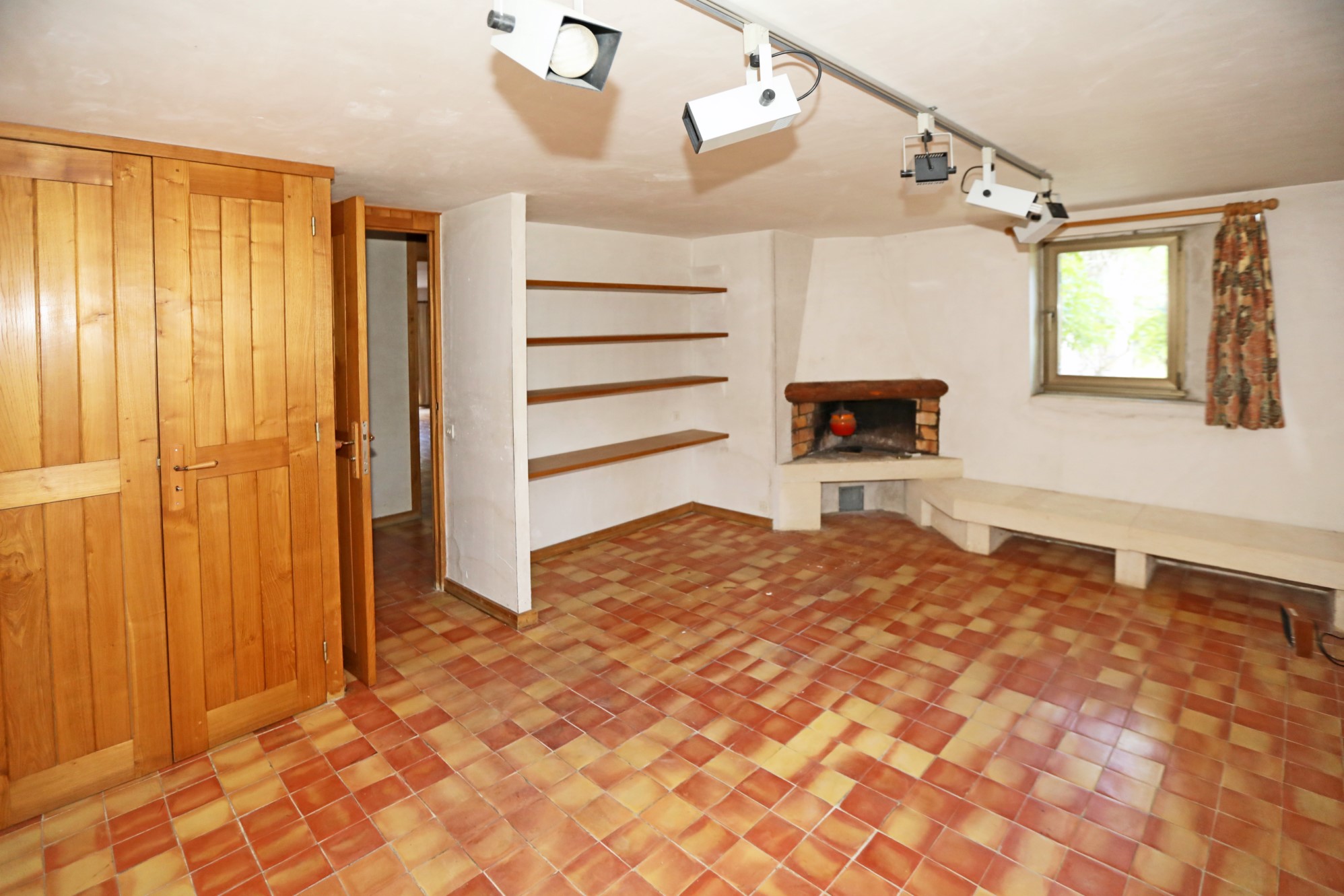 Proche Ménerbes, Roussillon et Gordes, propriété à vendre   