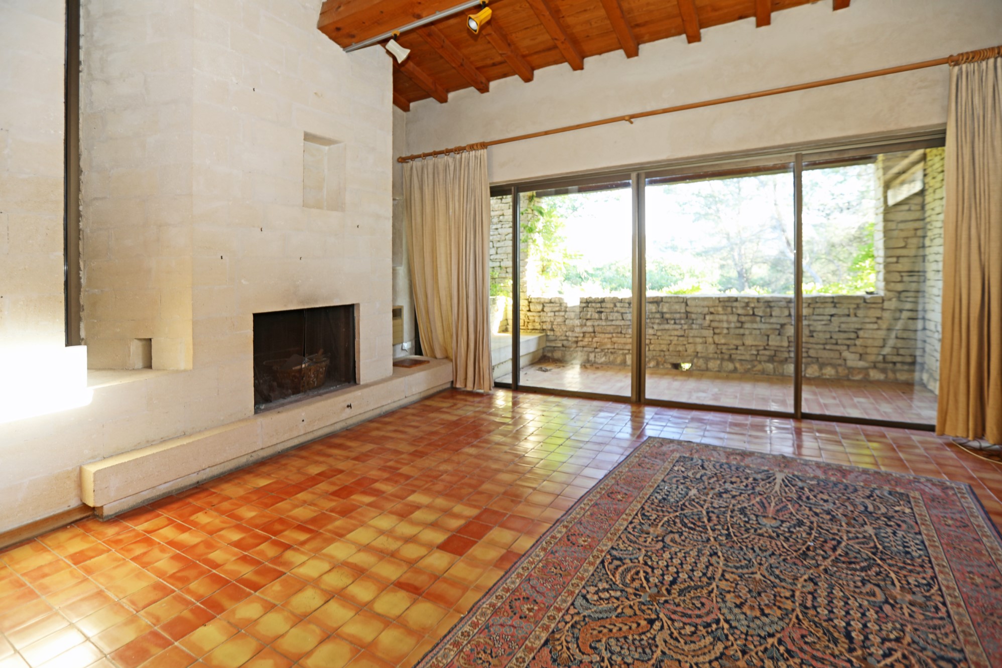 Proche Ménerbes, Roussillon et Gordes, propriété à vendre   
