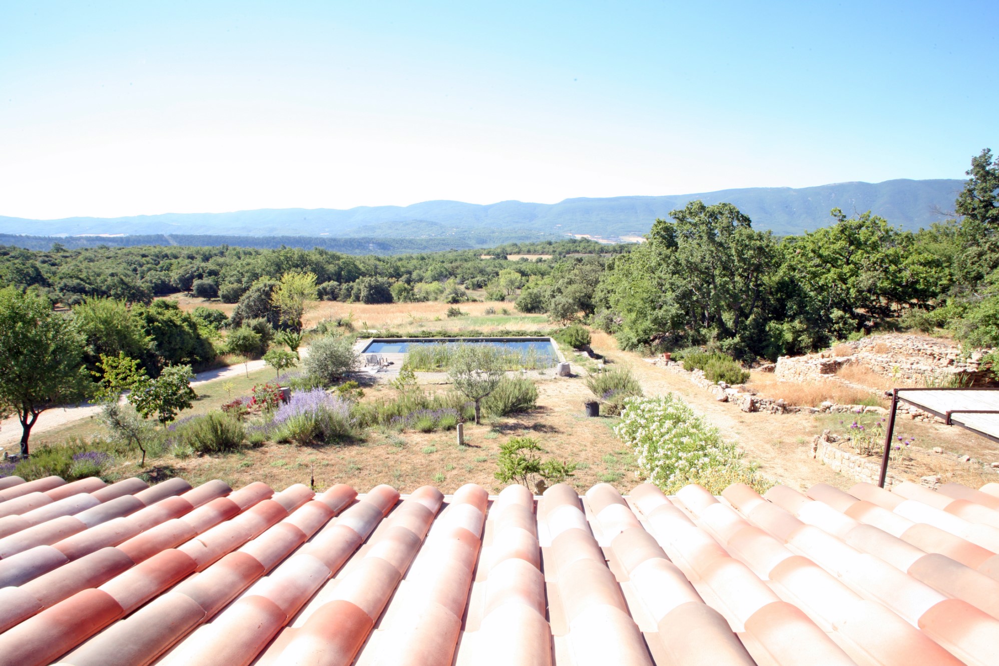 A vendre à Viens, maison contemporaine avec vue superbe sur le Luberon   