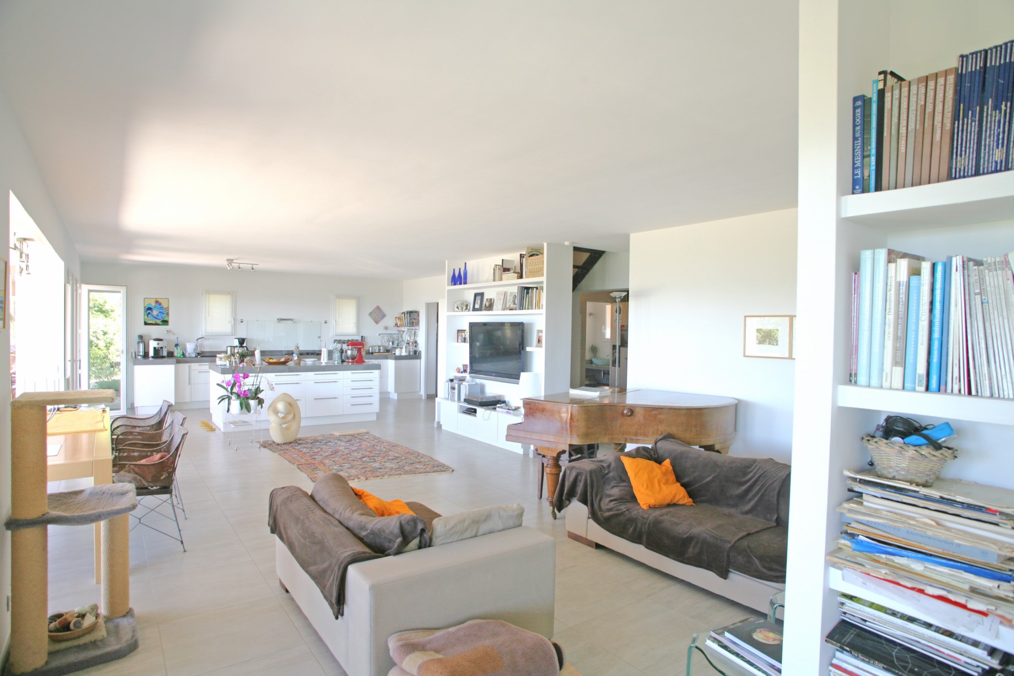 A vendre à Viens, maison contemporaine avec vue superbe sur le Luberon   