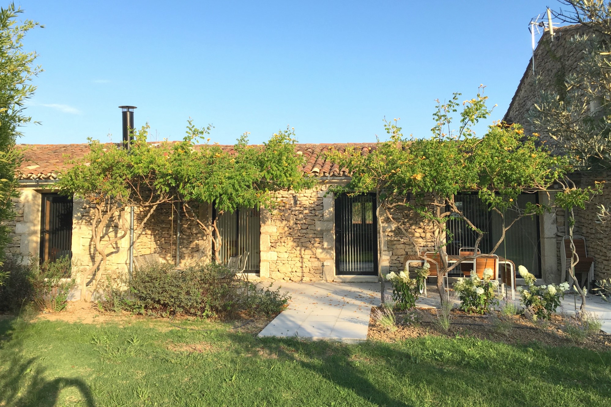 Propriété à vendre à Gordes avec 7 chambres et piscine   