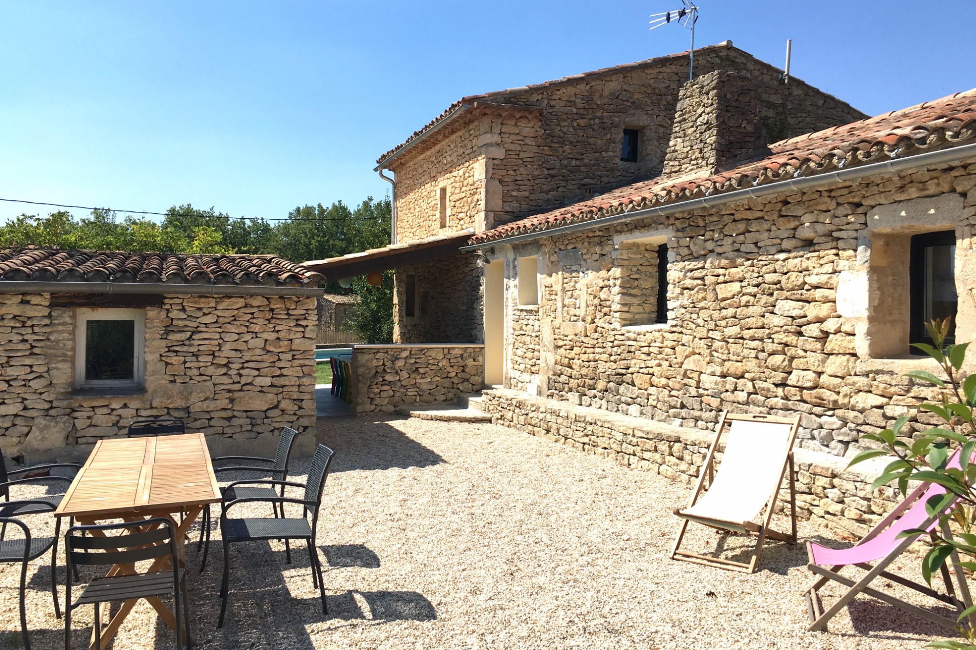 Propriété à vendre à Gordes avec 7 chambres et piscine   