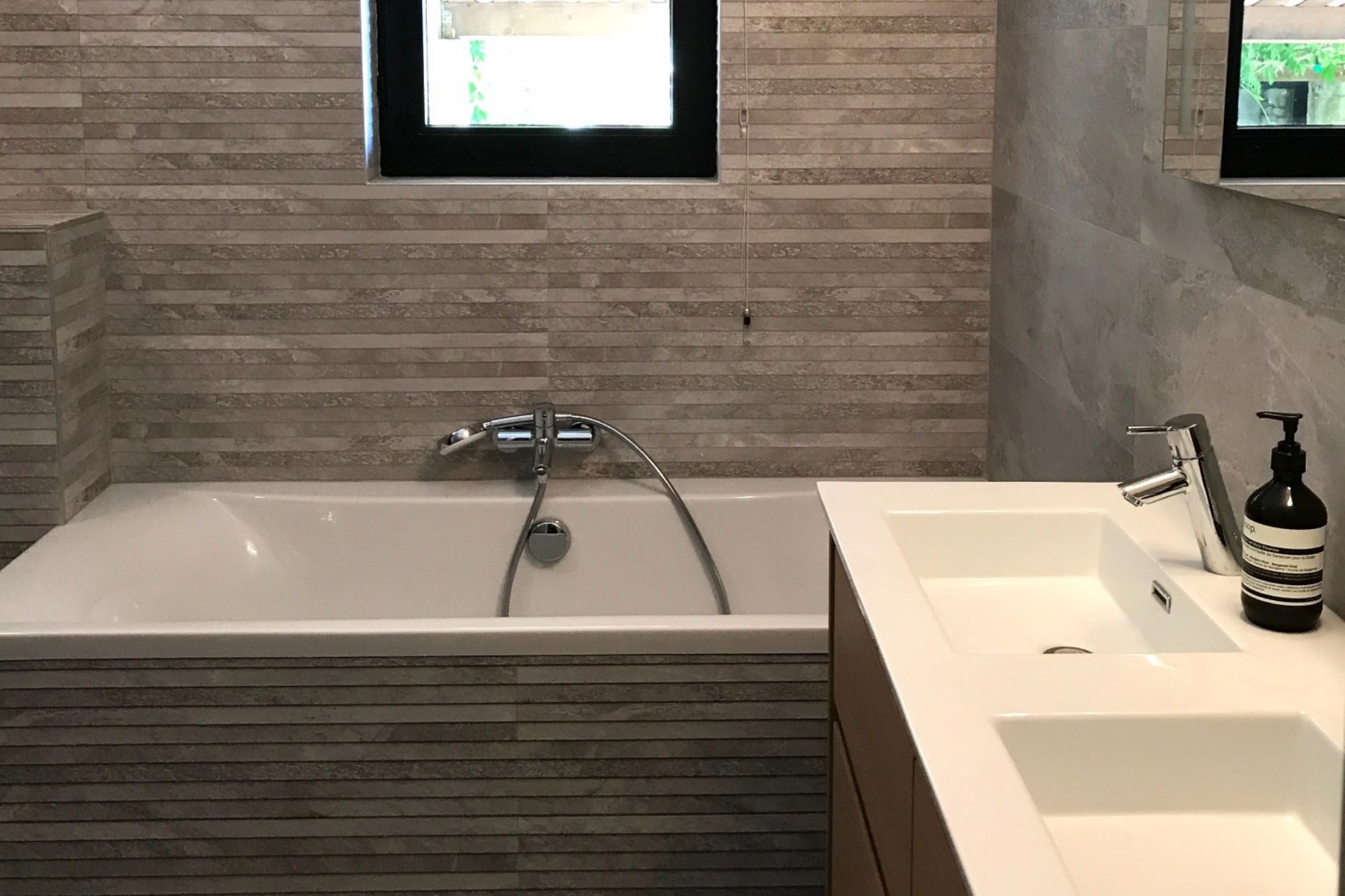 Propriété à vendre à Gordes avec 7 chambres et piscine   