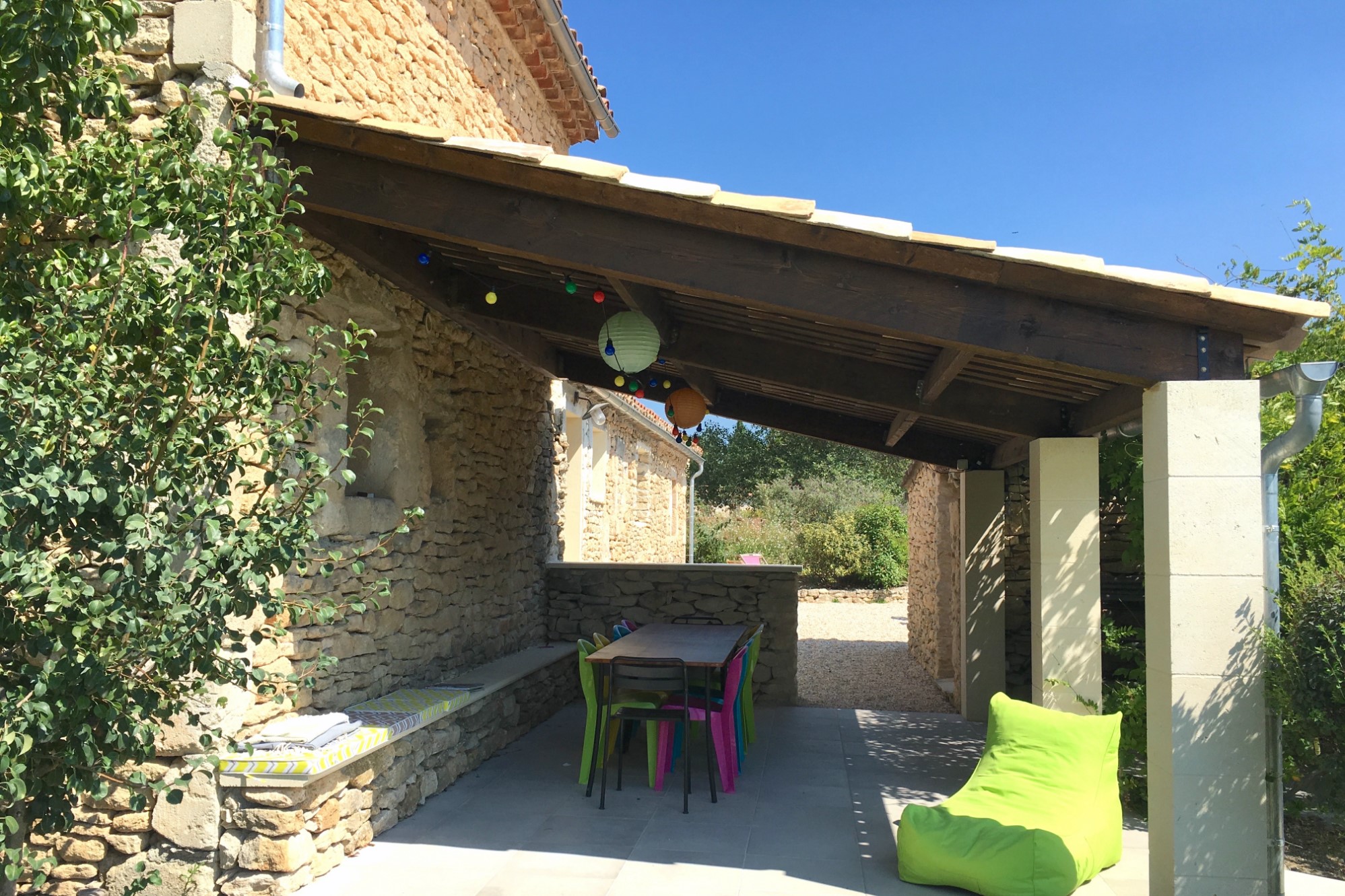 Propriété à vendre à Gordes avec 7 chambres et piscine   