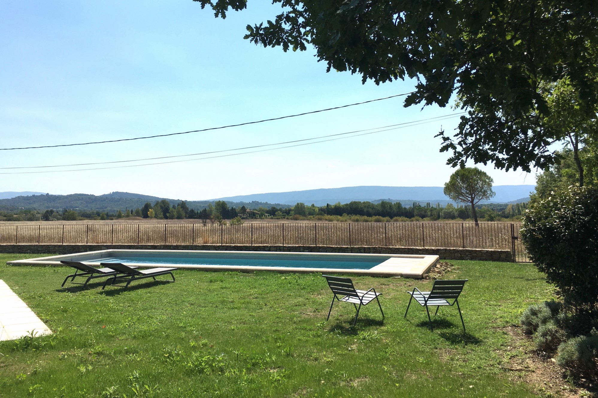 Propriété à vendre à Gordes avec 7 chambres et piscine   