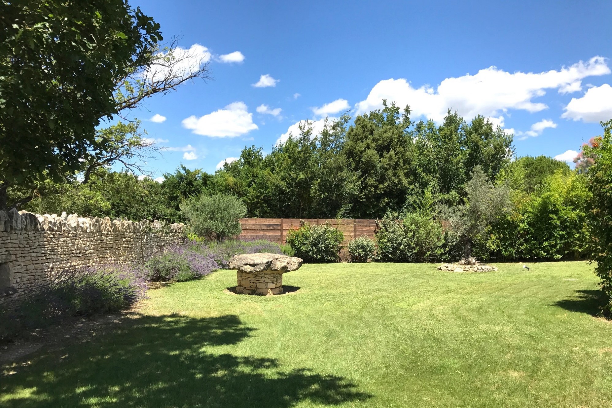 Propriété à vendre à Gordes avec 7 chambres et piscine   