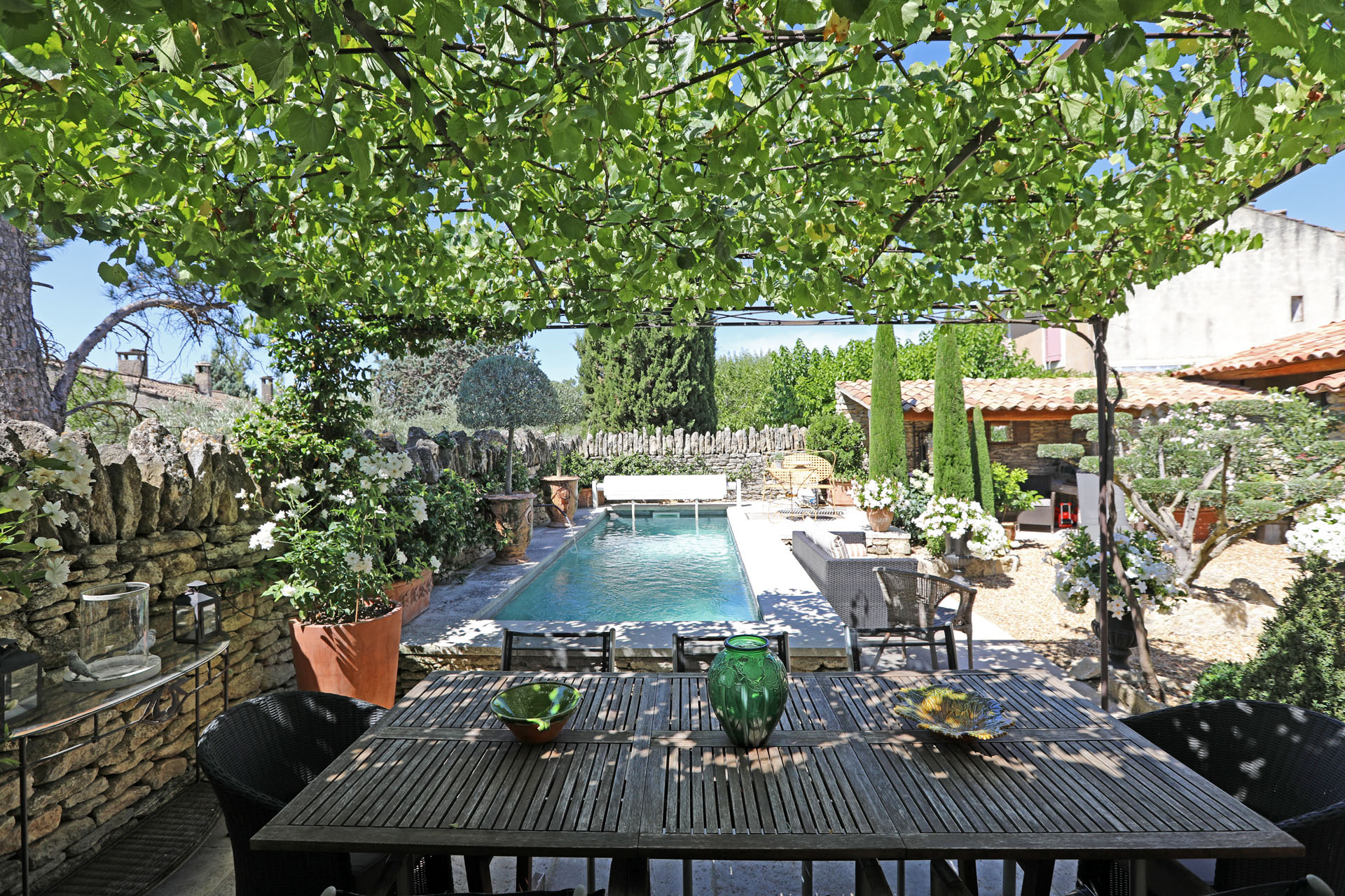 Luberon, maison de village de charme avec piscine   