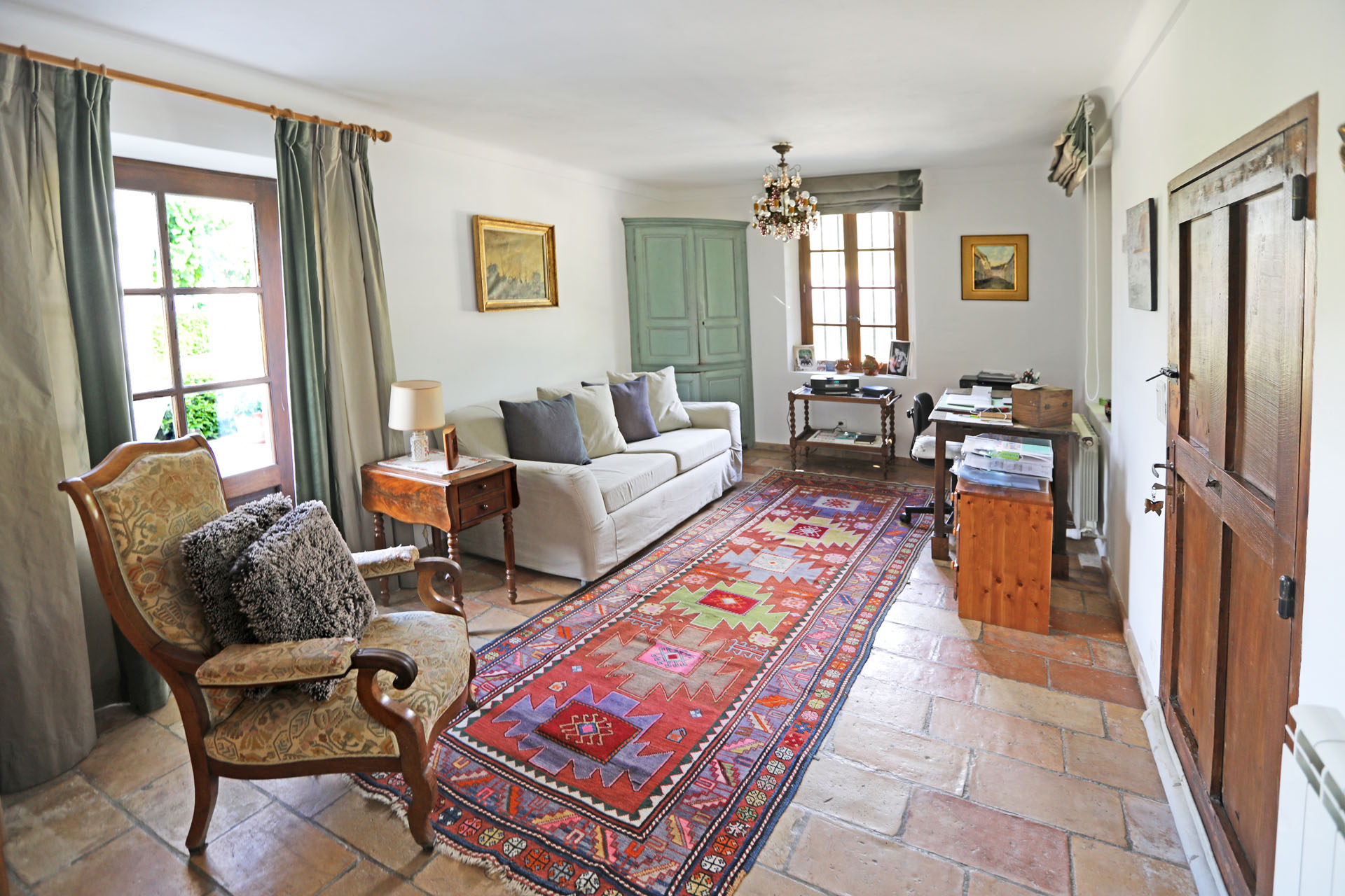 dans le Luberon, superbe propriété avec piscine, tennis et dépendances  