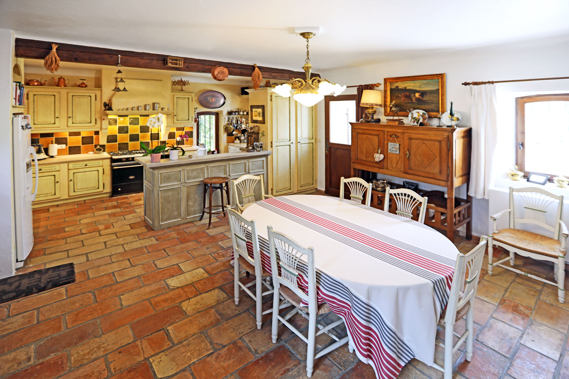 dans le Luberon, superbe propriété avec piscine, tennis et dépendances  