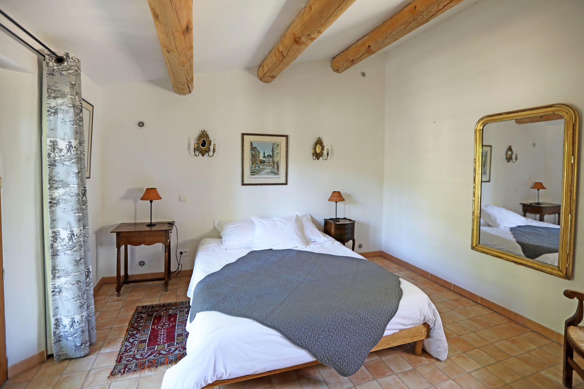 dans le Luberon, superbe propriété avec piscine, tennis et dépendances  