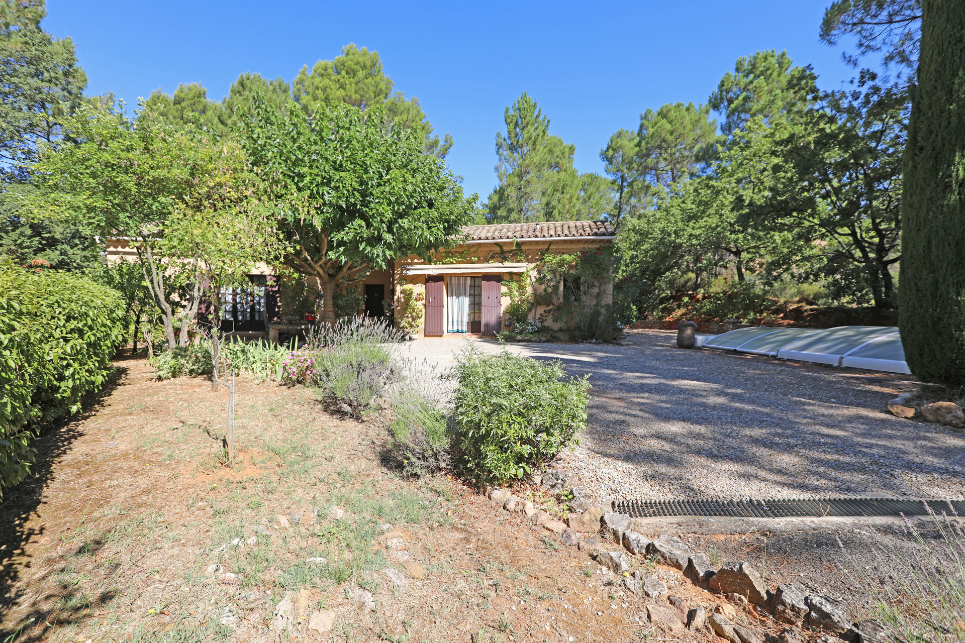 Roussillon,  maison à vendre en exclusivité de 4 chambres avec piscine 