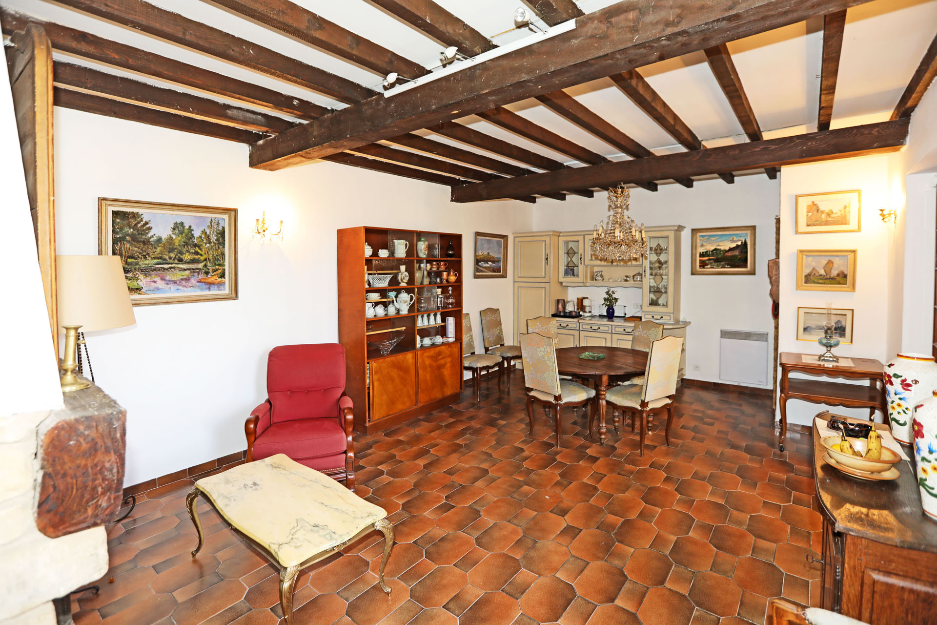 En vente en Luberon,  petite maison avec jardin en bordure de village  