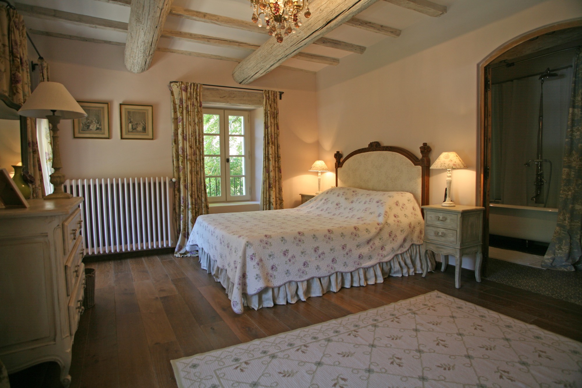 Superbe propriété avec piscine dans un site d'exception au coeur du Luberon   